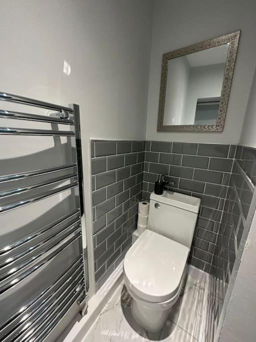 Holiday home 4 Bedroom Detached House Liverpool