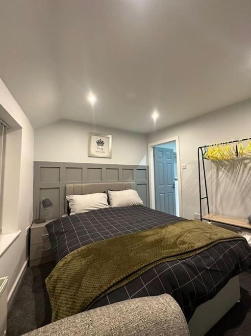Holiday home 4 Bedroom Detached House Liverpool