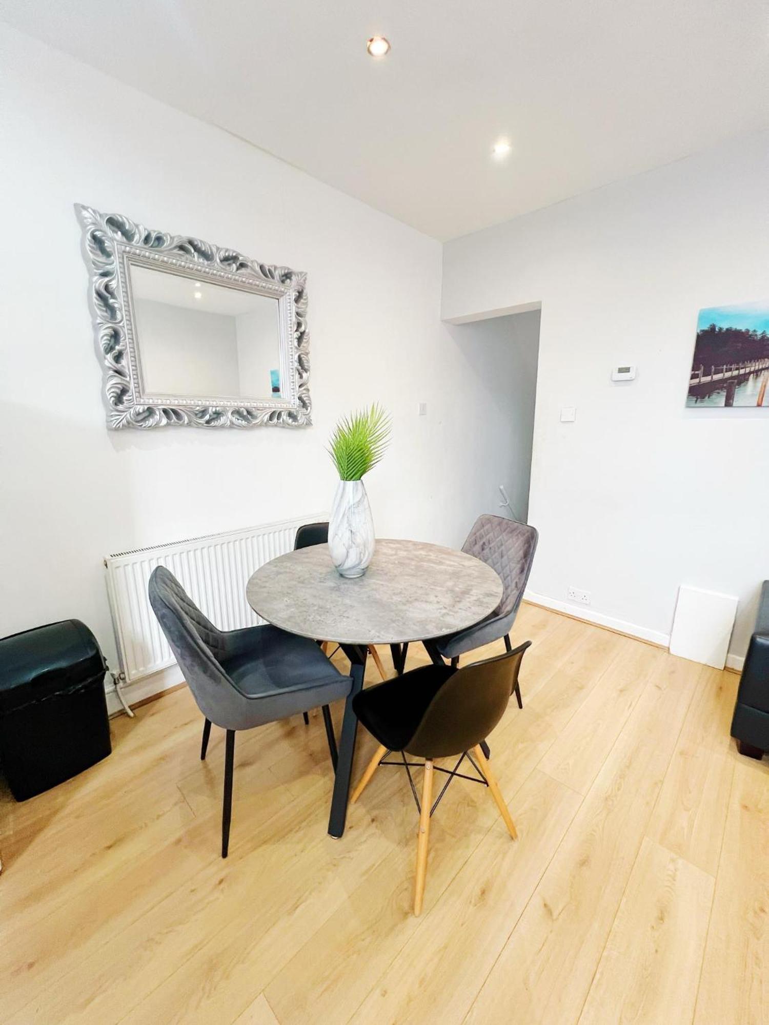 Spacious Anfield Next To Lfc With Netflix Sleeps 9 Perfect For Large Groups *