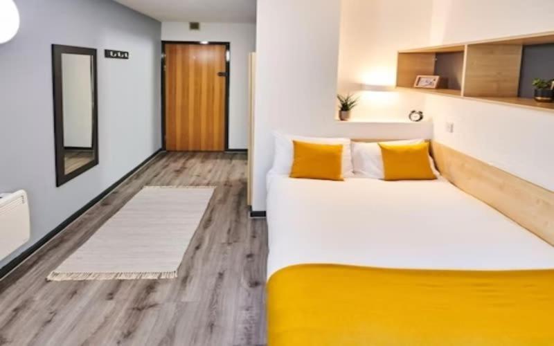 Student Only Private Ensuites With Shared Kitchen At Capital Gate In *