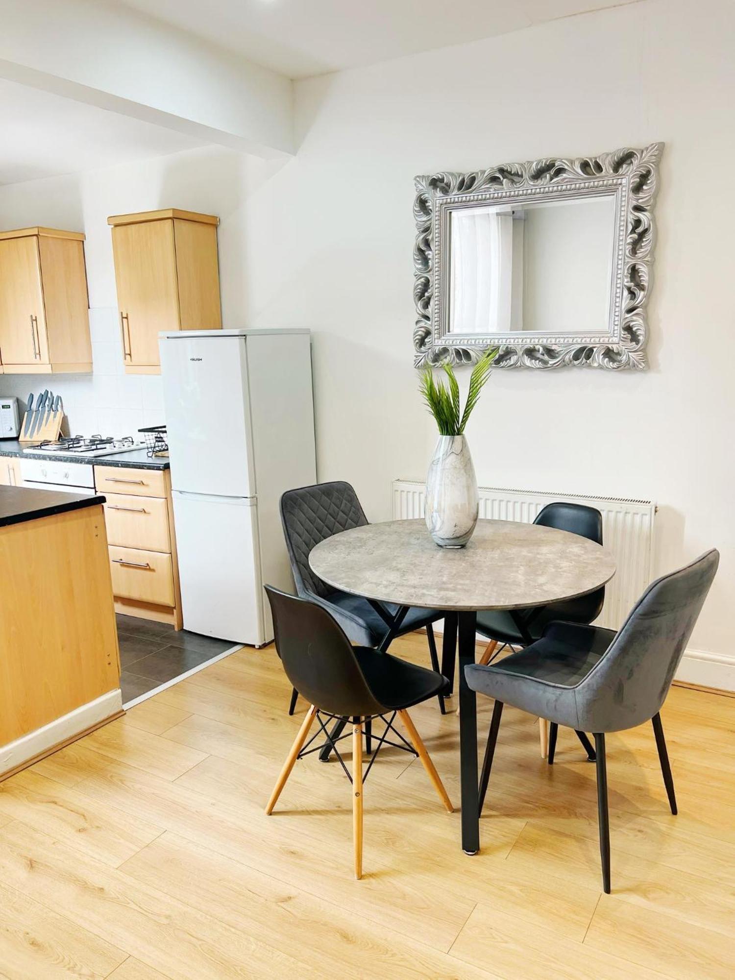 Spacious Anfield Next To Lfc With Netflix Sleeps 9 Perfect For Large Groups Apartment Liverpool