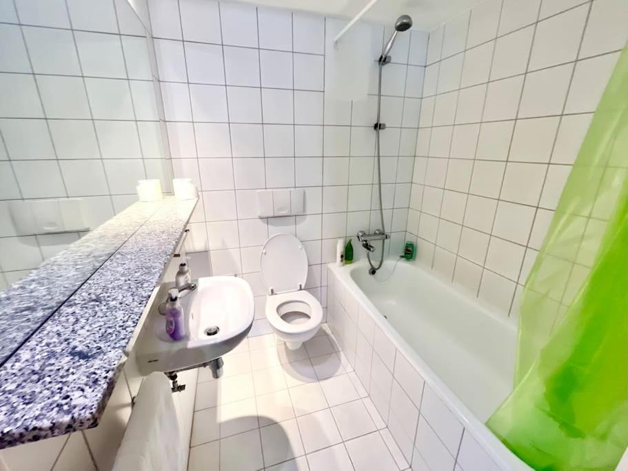 Duplex On The Docks - Free Wifi/parking Apartment