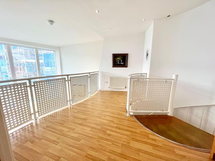 Duplex On The Docks - Free Wifi/parking