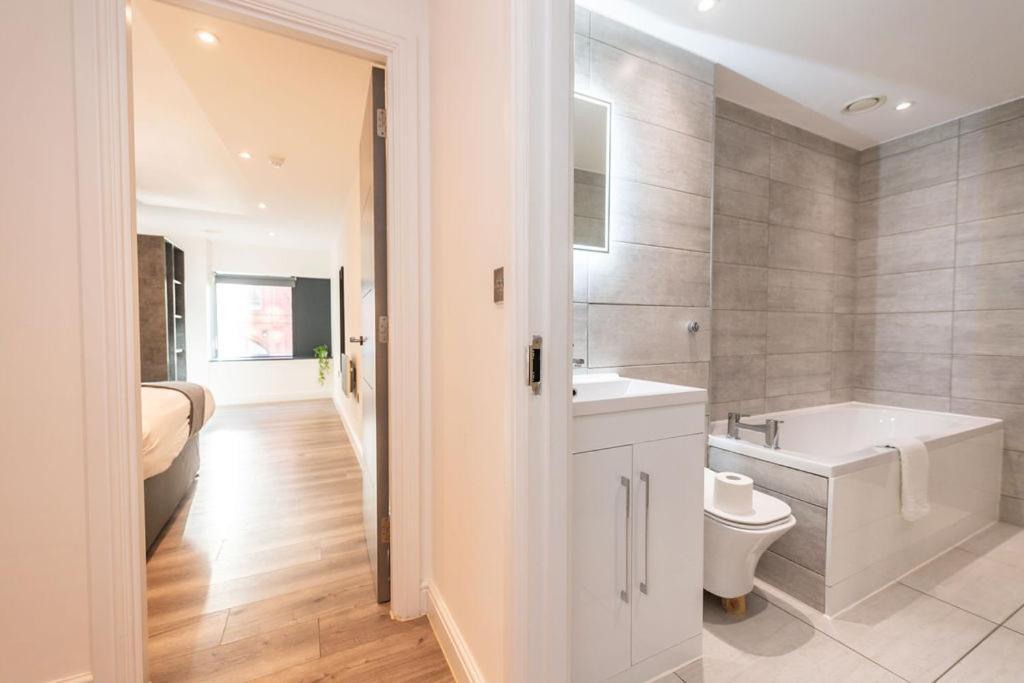 Apartment Two Bedroom In City Centre Liverpool
