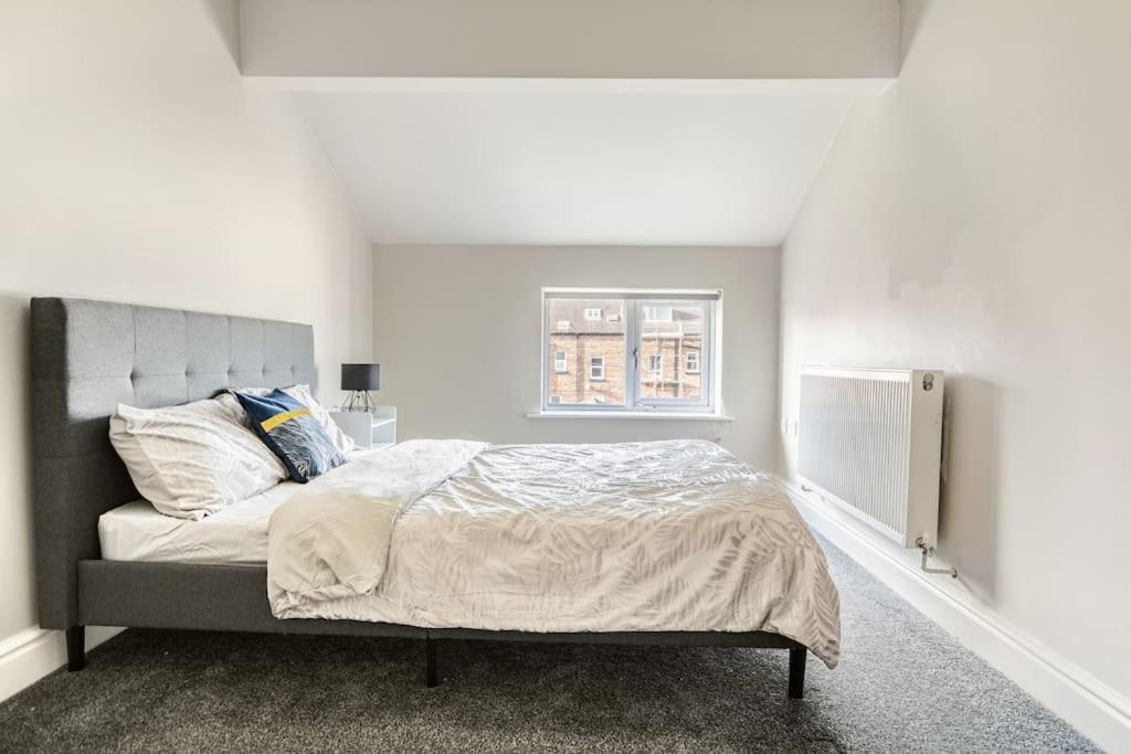 Cosy Merseyside Retreat Apartment *