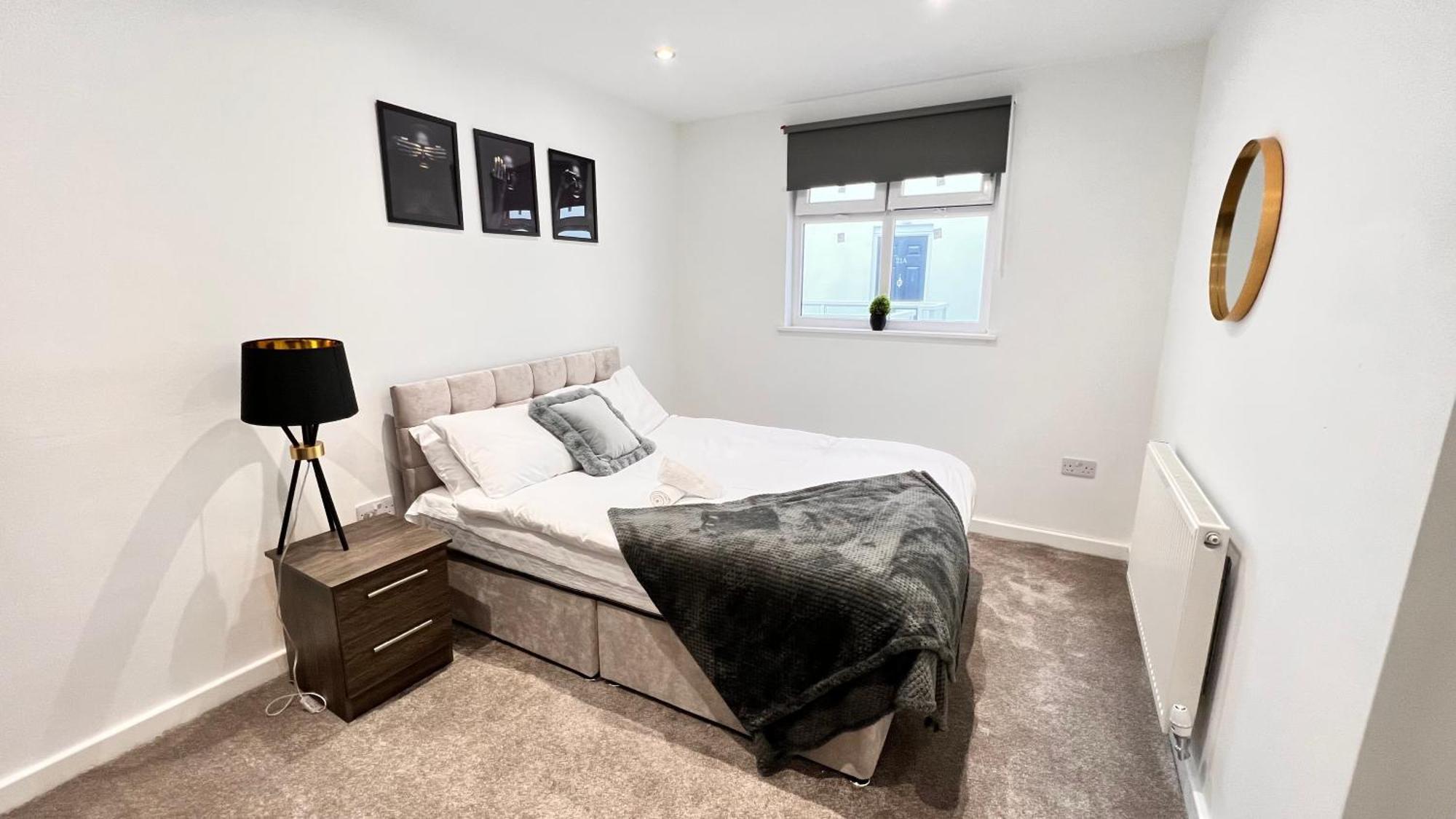 Families And Contractors Welcome! Central Beauty * Liverpool