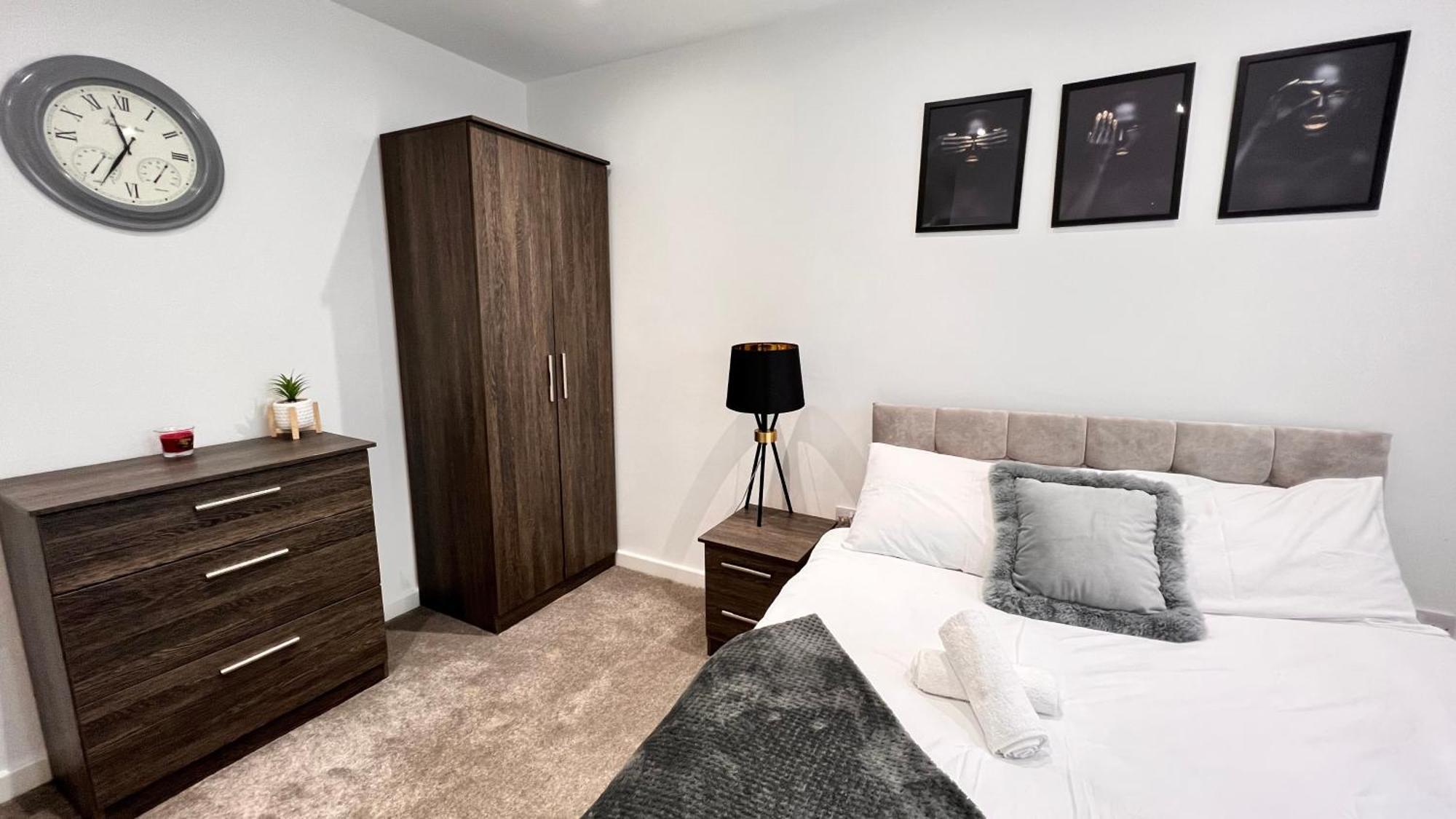 Families And Contractors Welcome! Central Beauty Liverpool