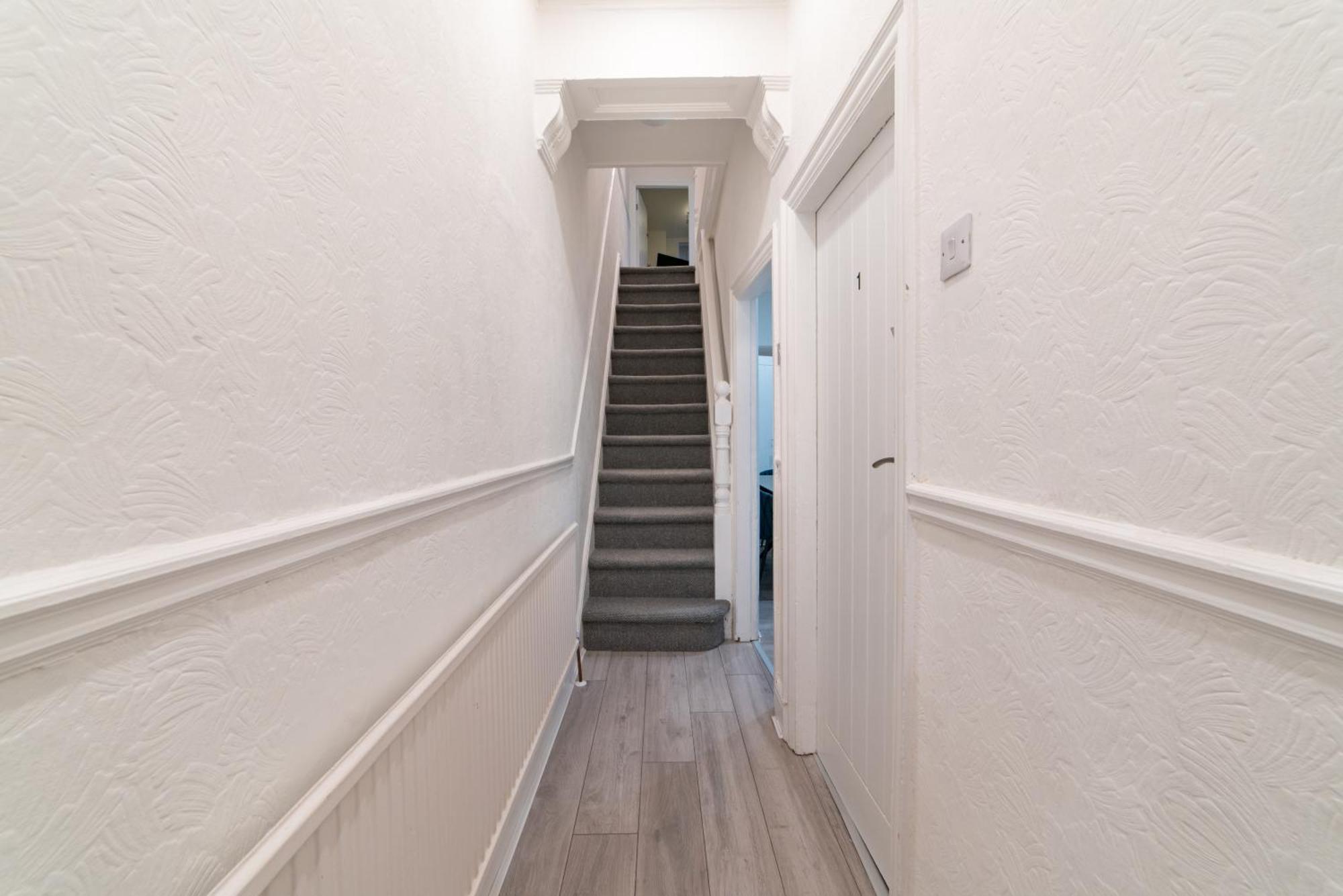 With Netflix In A Shared Accommodation, 10 Min Walk From The Stadium Homestay