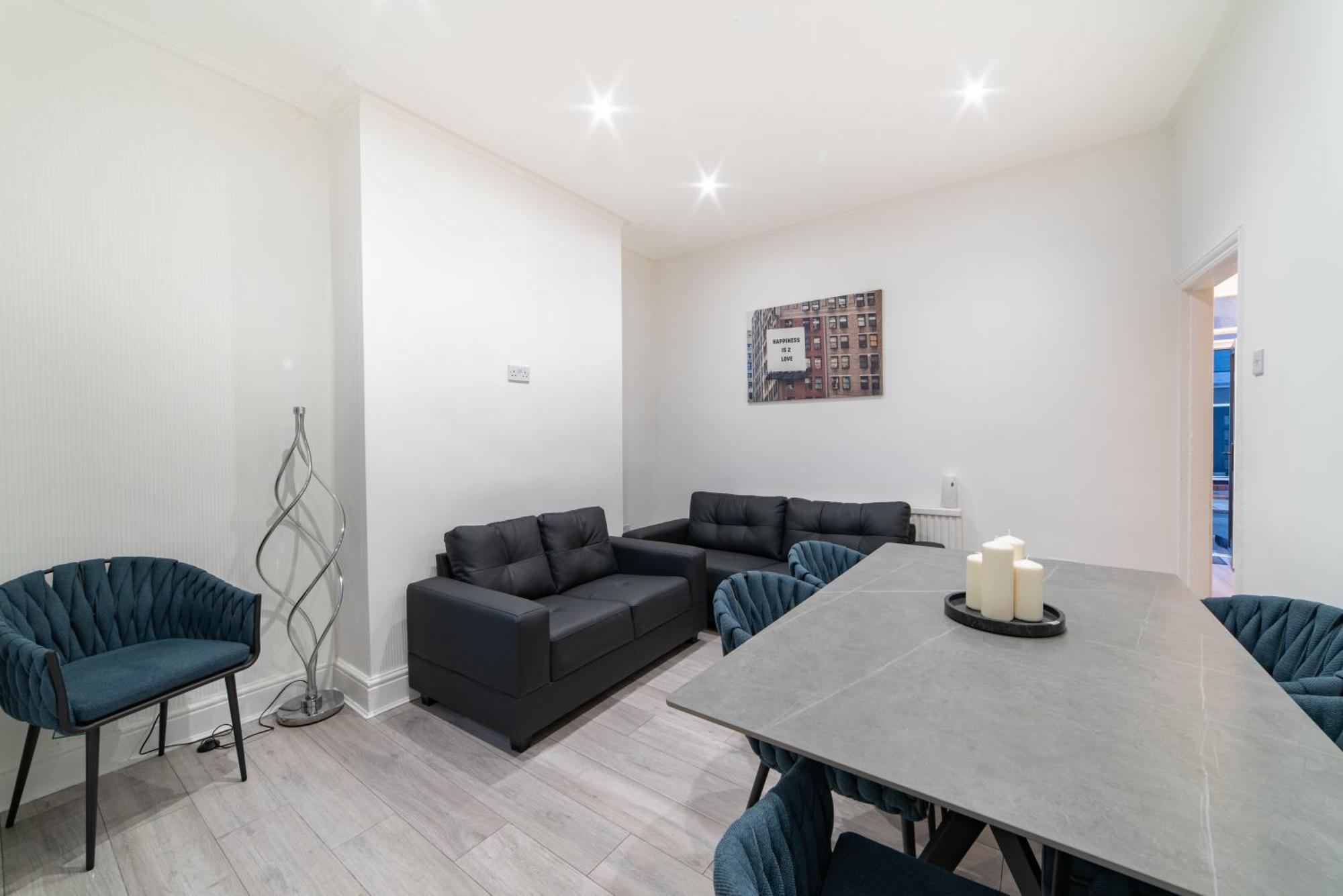 With Netflix In A Shared Accommodation, 10 Min Walk From The Stadium * Liverpool