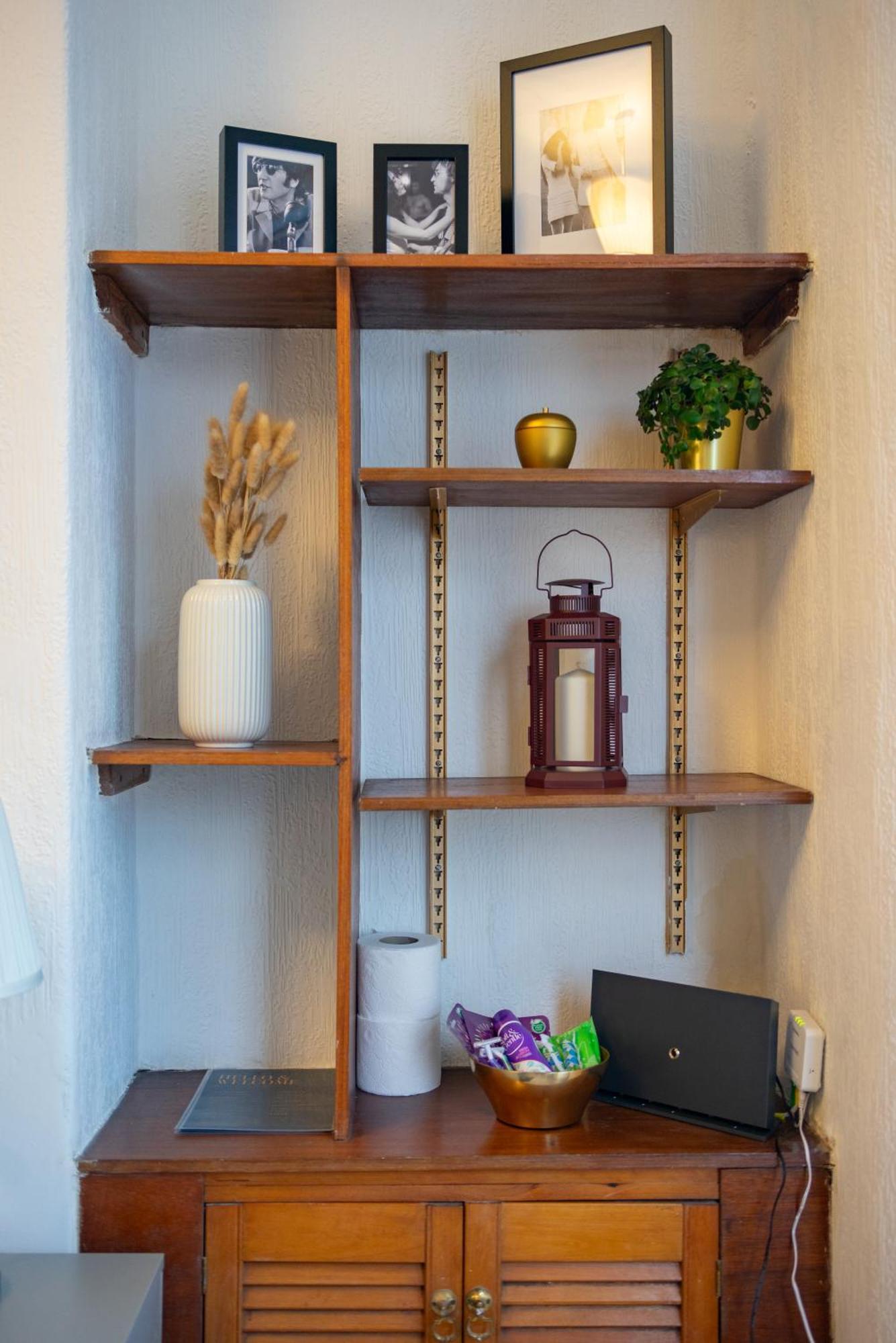 With Netflix In A Shared Accommodation, 10 Min Walk From The Stadium Homestay Liverpool