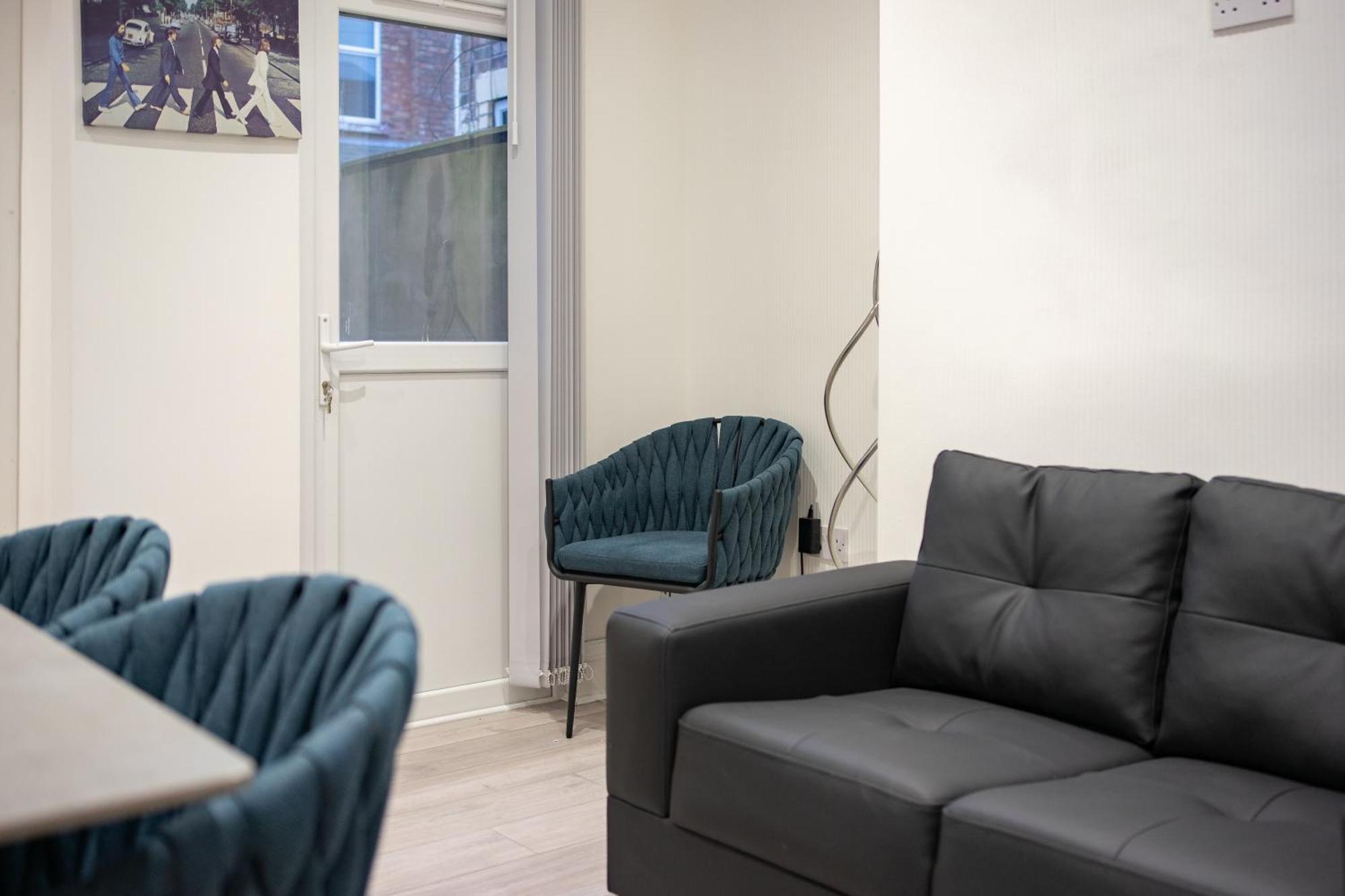 With Netflix In A Shared Accommodation, 10 Min Walk From The Stadium