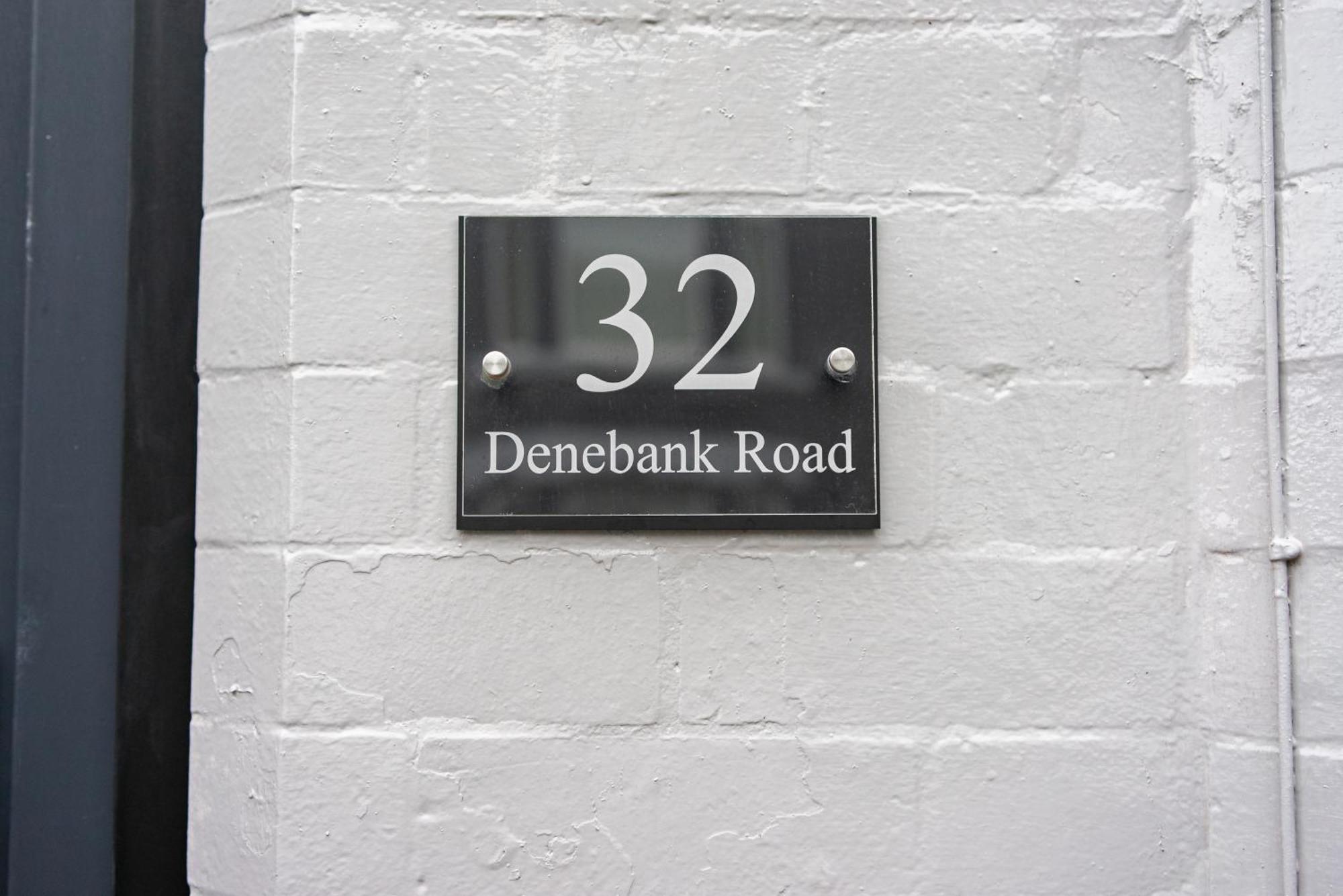 With Netflix In A Shared Accommodation, 10 Min Walk From The Stadium Homestay Liverpool