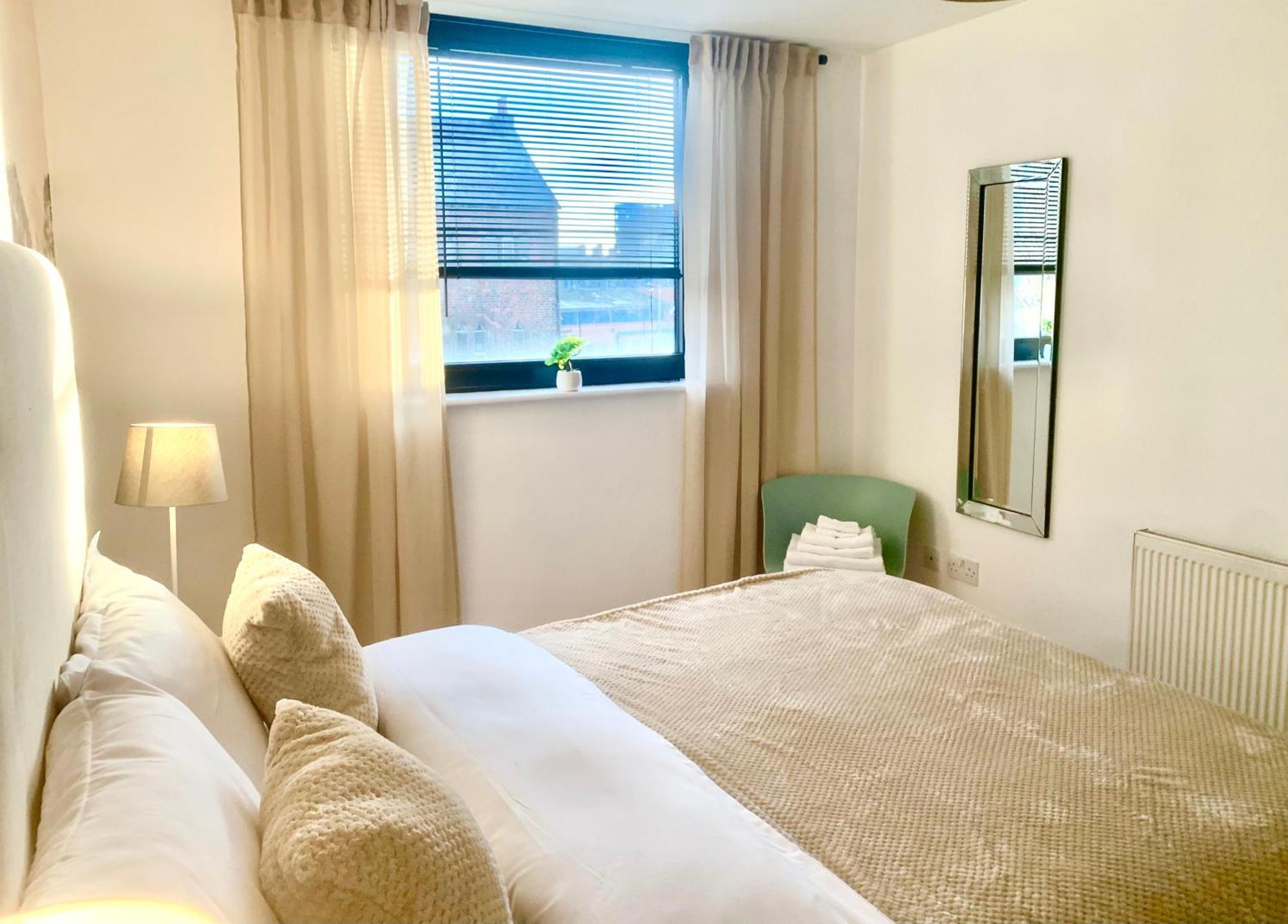 Award Winning Large Stylish 3 Bedroom Centre Free Secure Parking