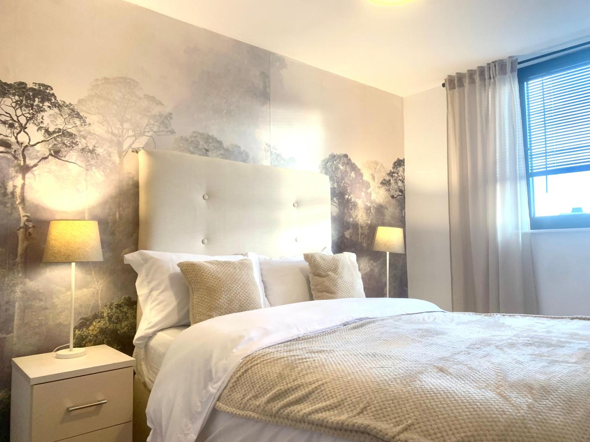 Award Winning Large Stylish 3 Bedroom Centre Free Secure Parking * Liverpool