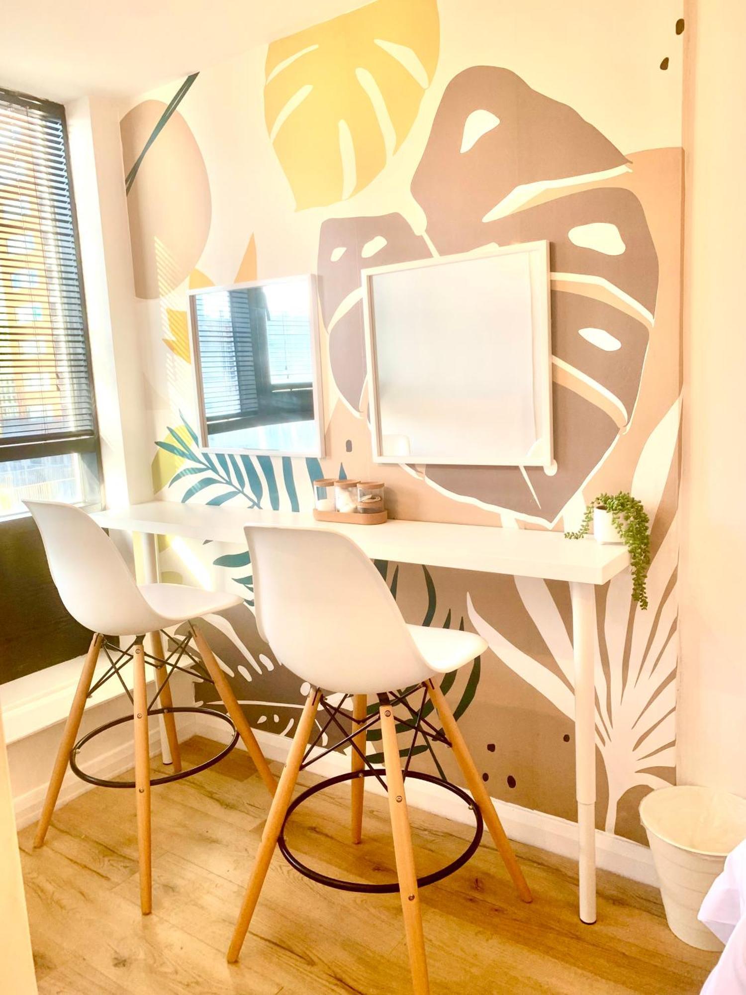 Award Winning Large Stylish 3 Bedroom Centre Free Secure Parking Apartment Liverpool
