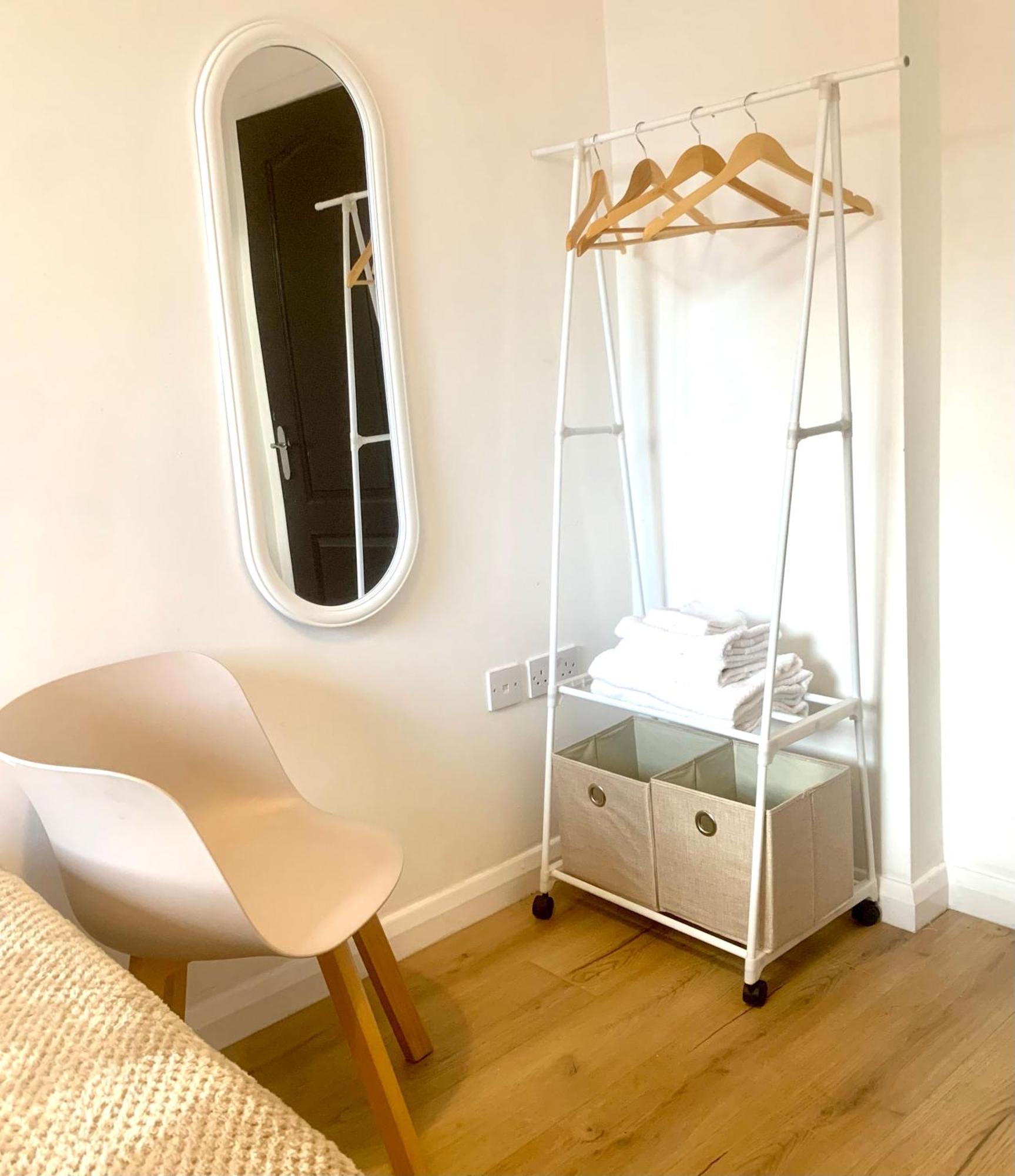 Award Winning Large Stylish 3 Bedroom Centre Free Secure Parking