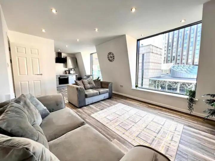 Families And Contractors Welcome! Central Beauty Apartment