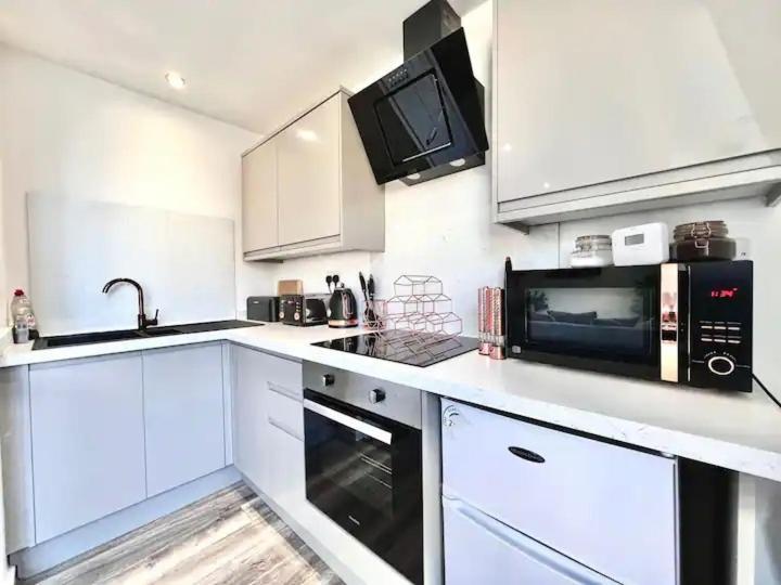 Families And Contractors Welcome! Central Beauty *