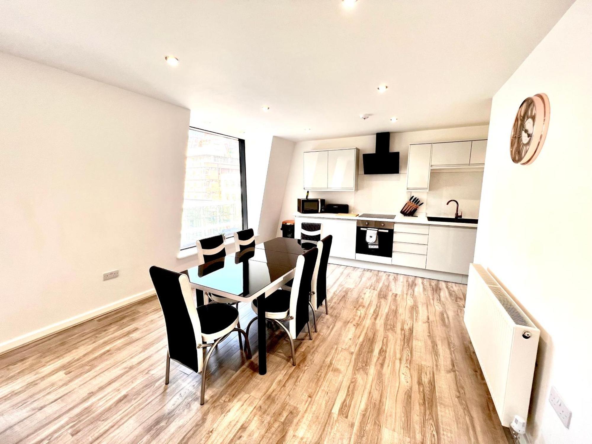 Families And Contractors Welcome! Central Beauty Liverpool