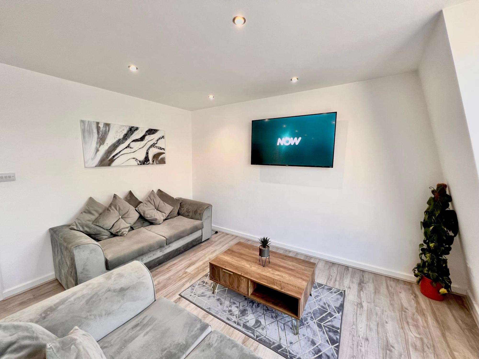 Families And Contractors Welcome! Central Beauty *