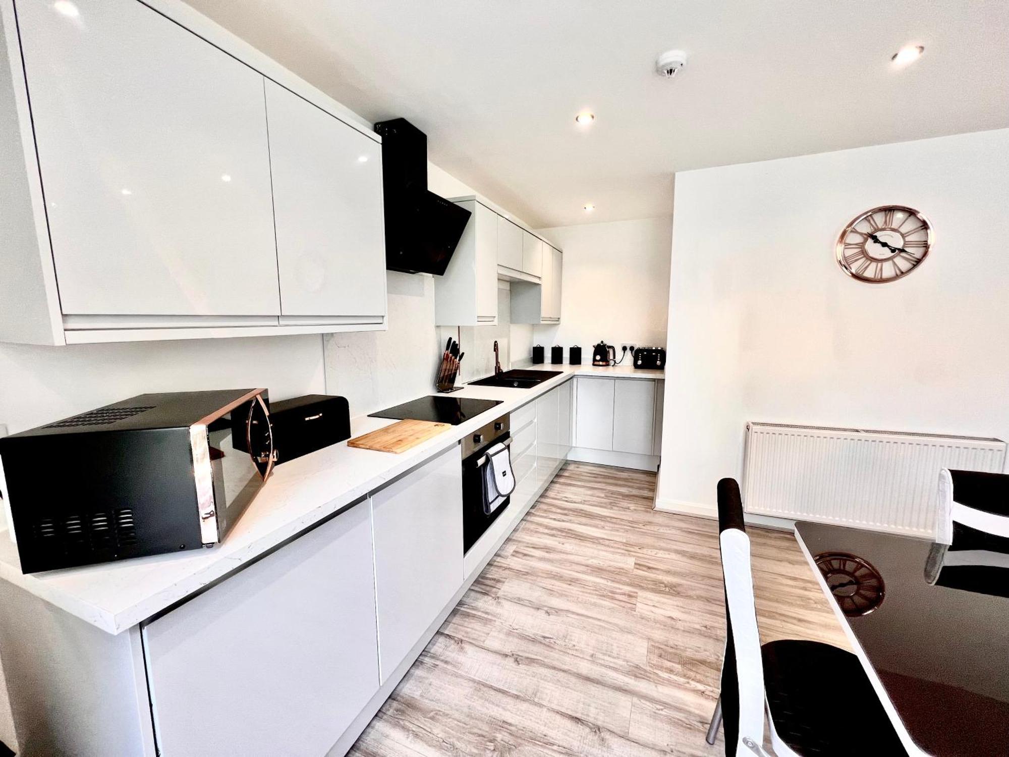Families And Contractors Welcome! Central Beauty Liverpool