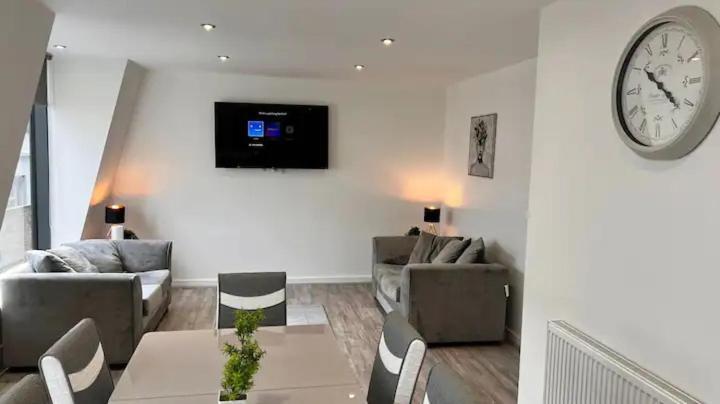 Families And Contractors Welcome! Central Beauty *