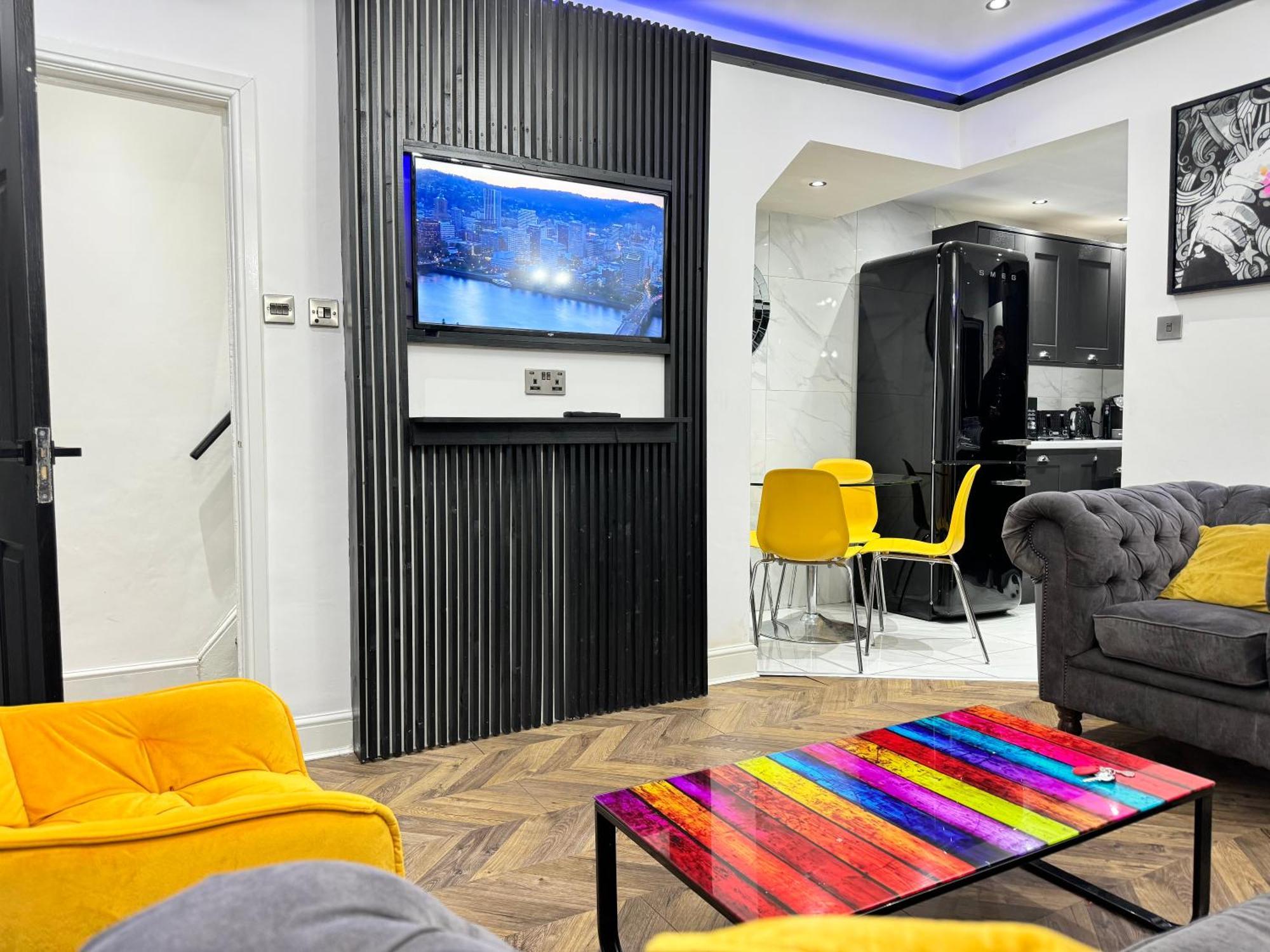 4 Bed 4 Bath House With Free Parking, 5 Mins To Lfc And 15 Mins To Centre Liverpool