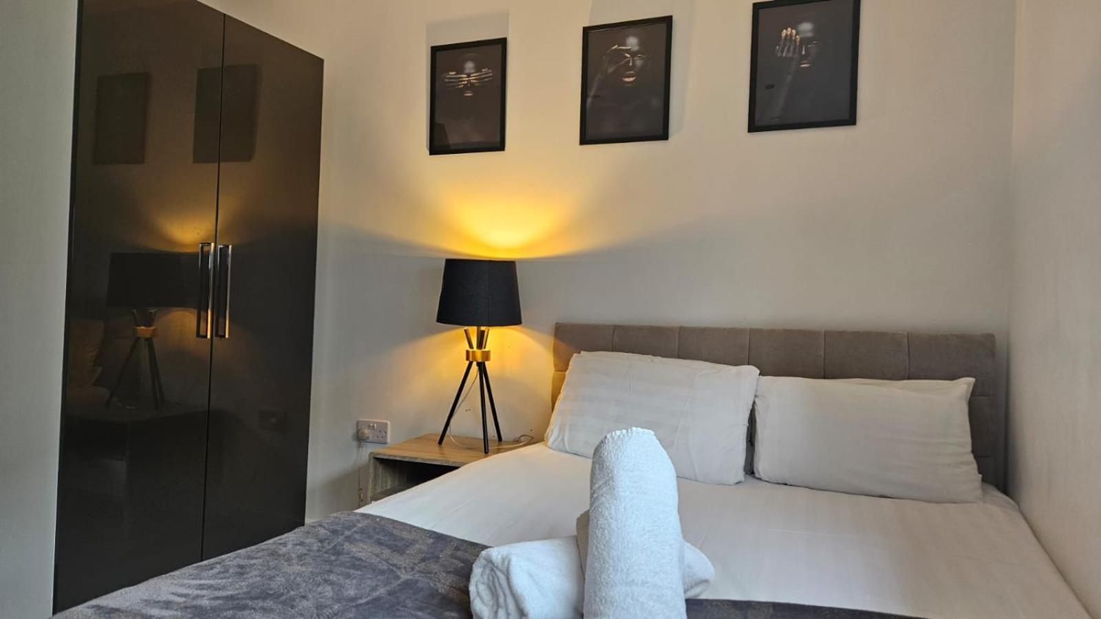 Families And Contractors Welcome! Central Beauty Apartment *