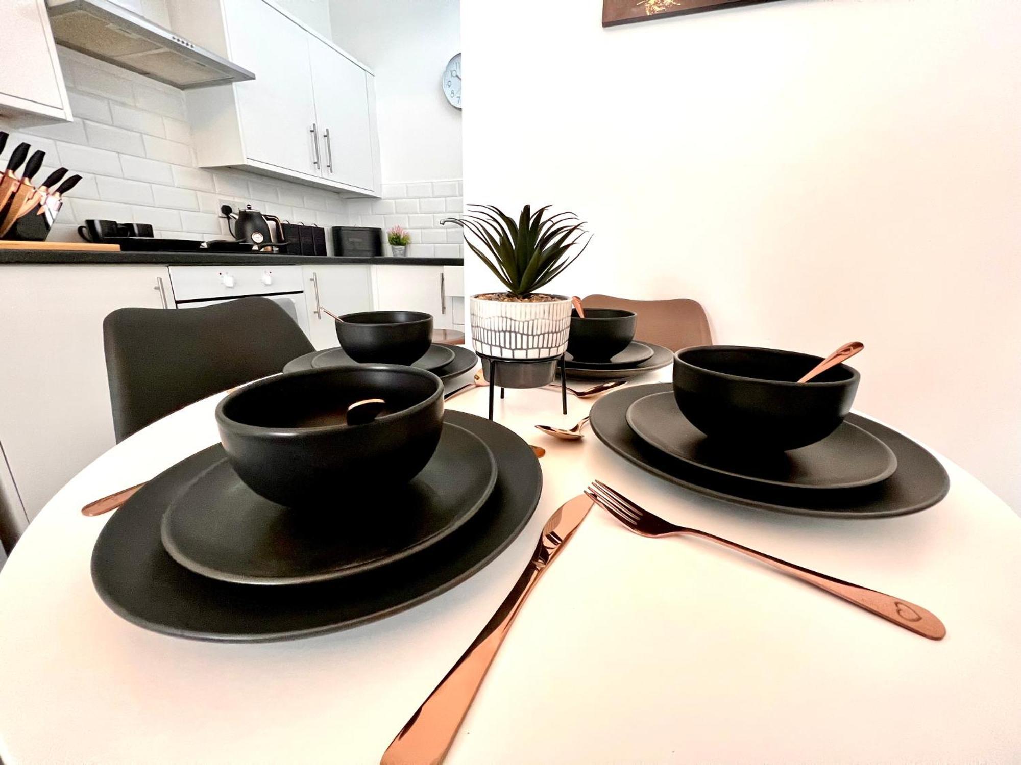 Families And Contractors Welcome! Central Beauty Apartment