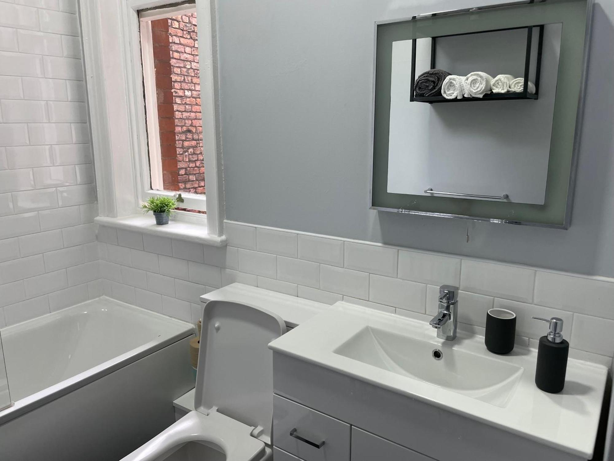 Airy Sefton Park Apartment *