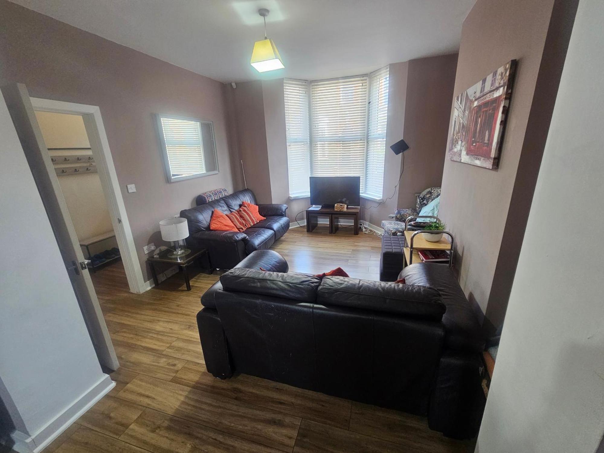 The Anfield Mews, Free Parking For 1 Vehicle, 4 Bd, 2ba, Sleeps 8 Holiday home