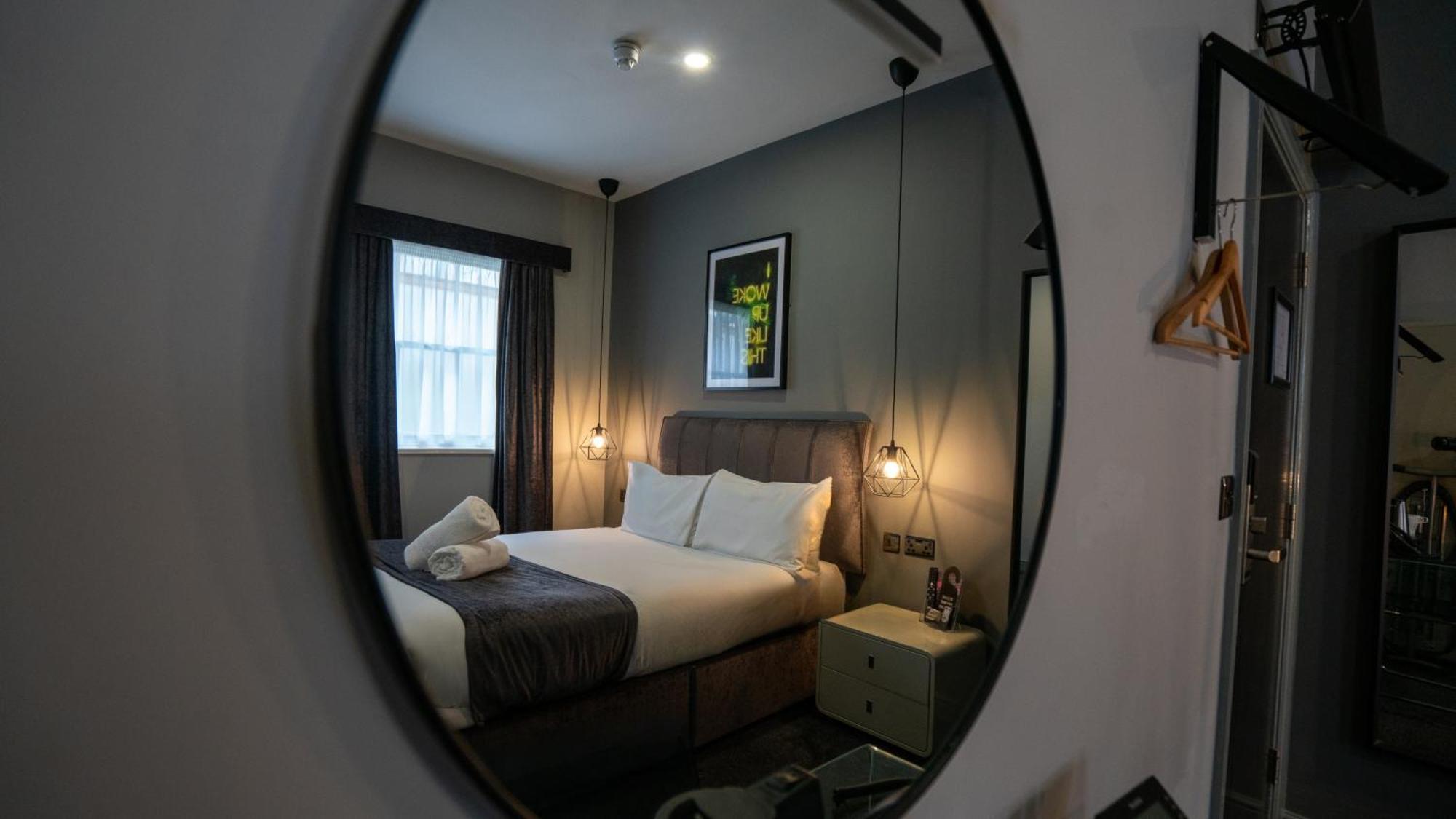 105 Hotel *