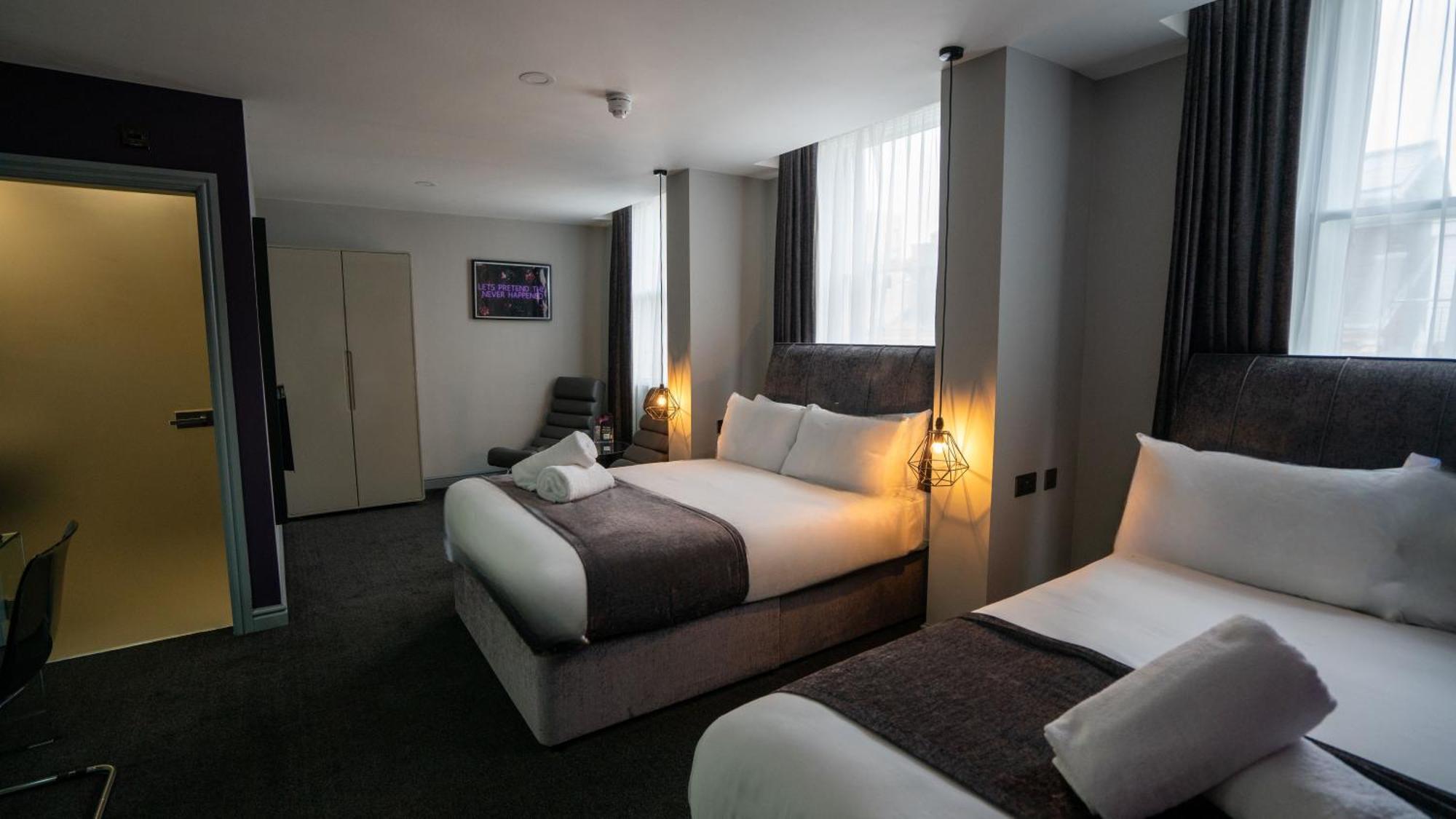 Hotel 105