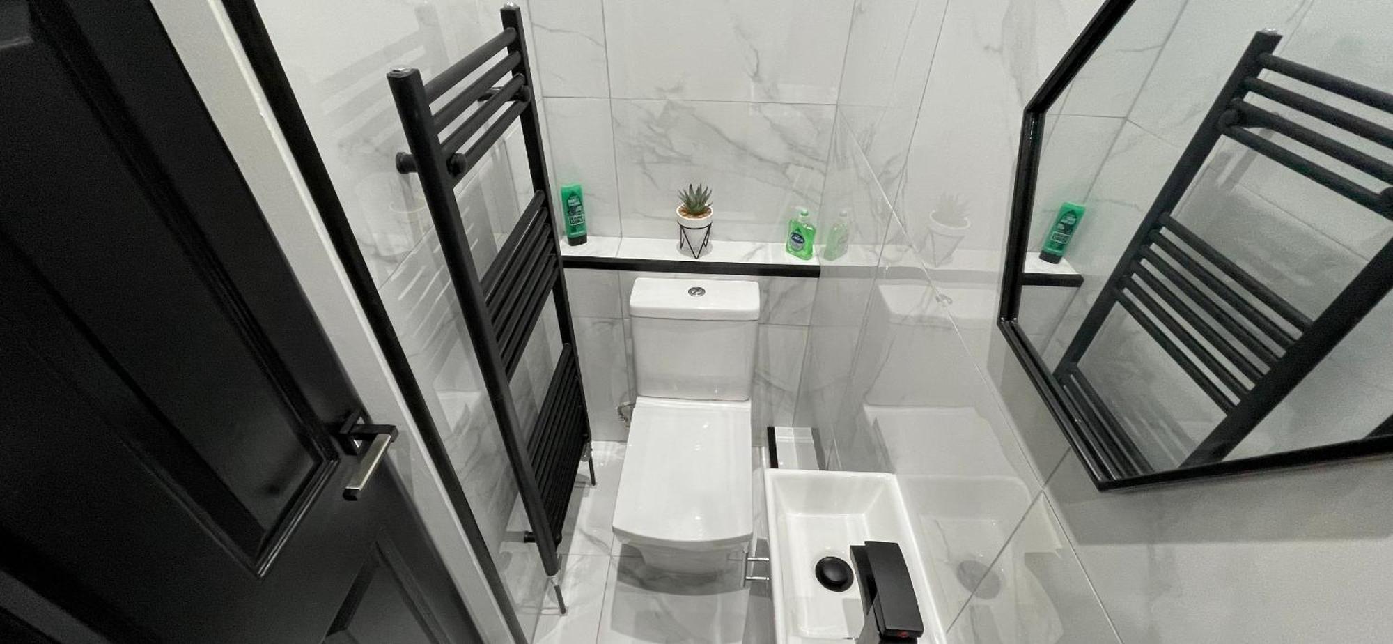 Holiday home 4 Bed 4 Bath House With Free Parking, 5 Mins To Lfc And 15 Mins To Centre Liverpool