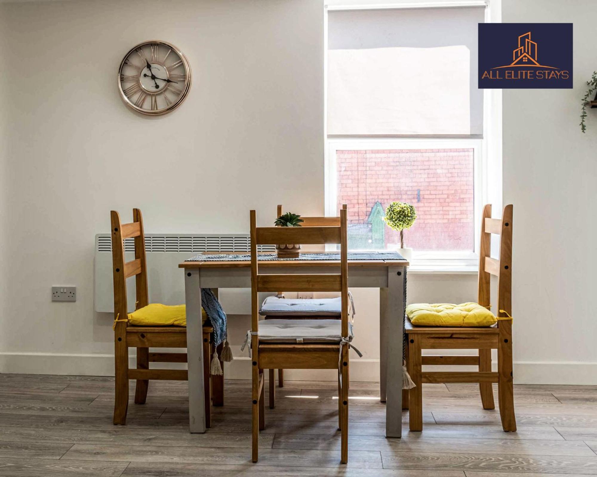 Swan House: With Parking Apartment
