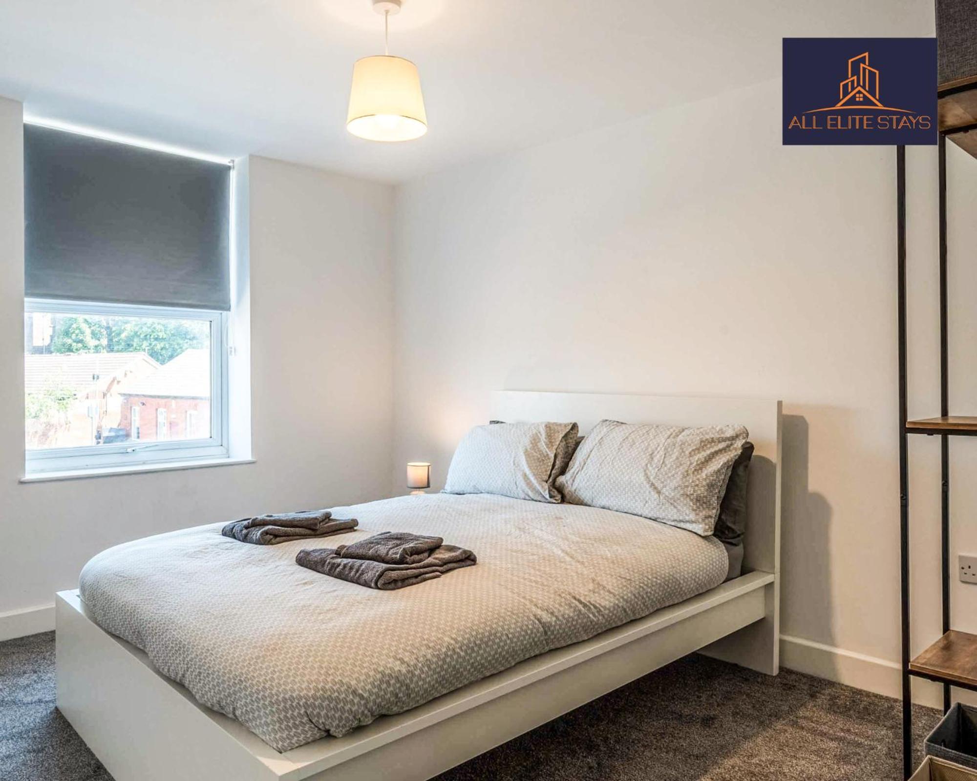 Swan House: With Parking Apartment