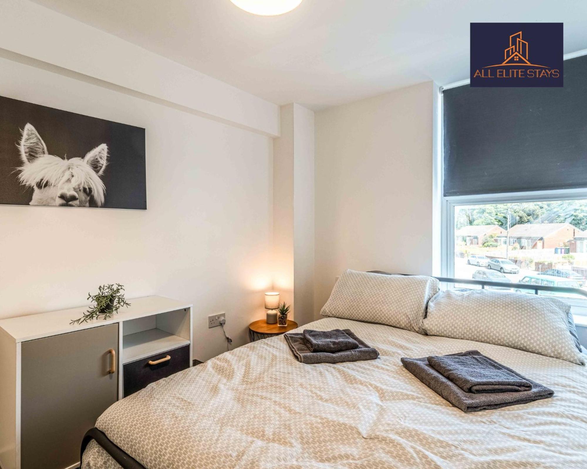 Swan House: With Parking Apartment