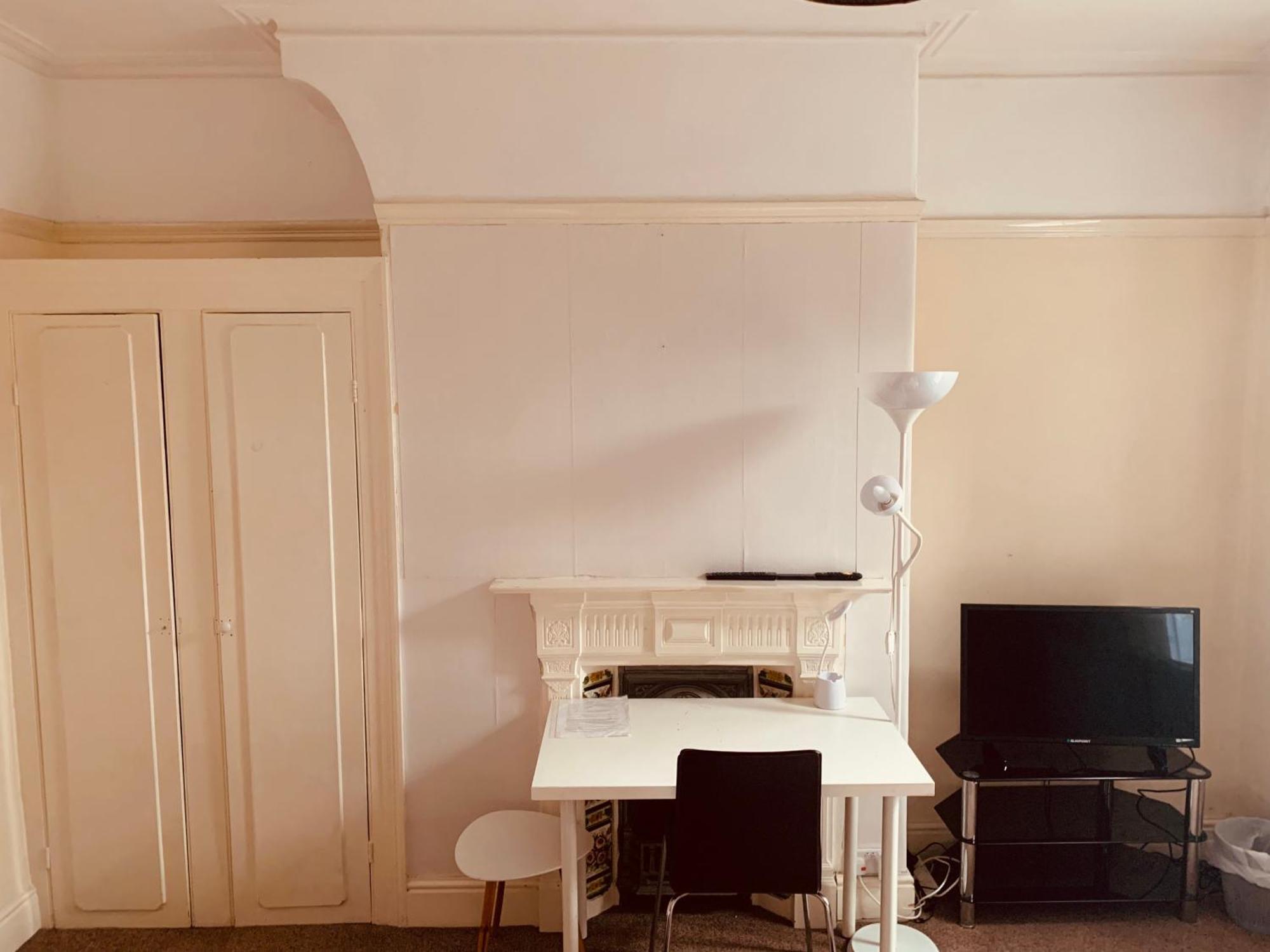 Homestay Carstairs House *