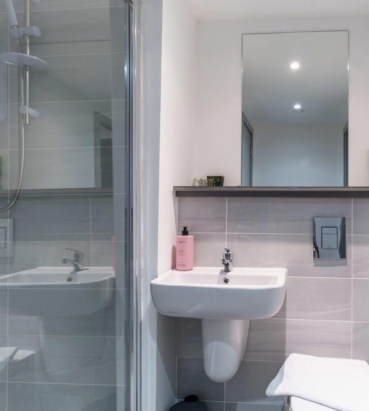Lovely 1 Bed In * Liverpool