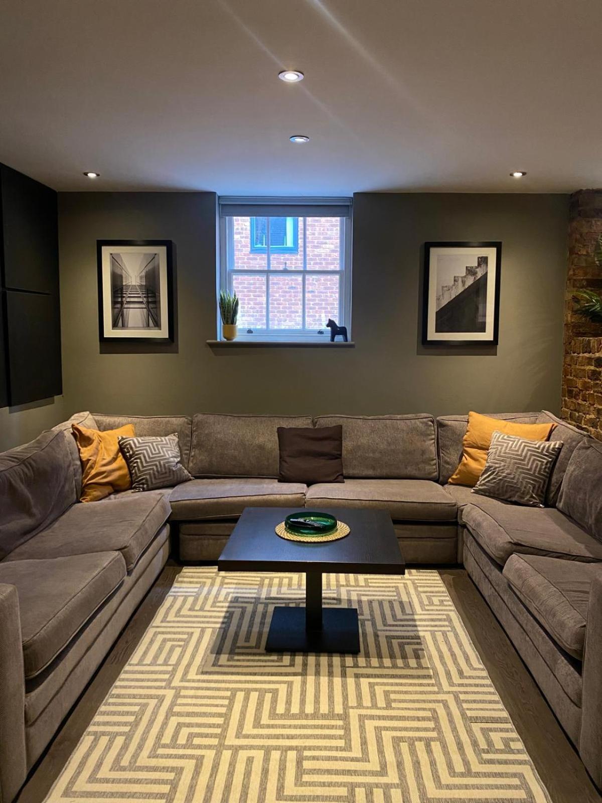 Epic Campbell Street Apartment