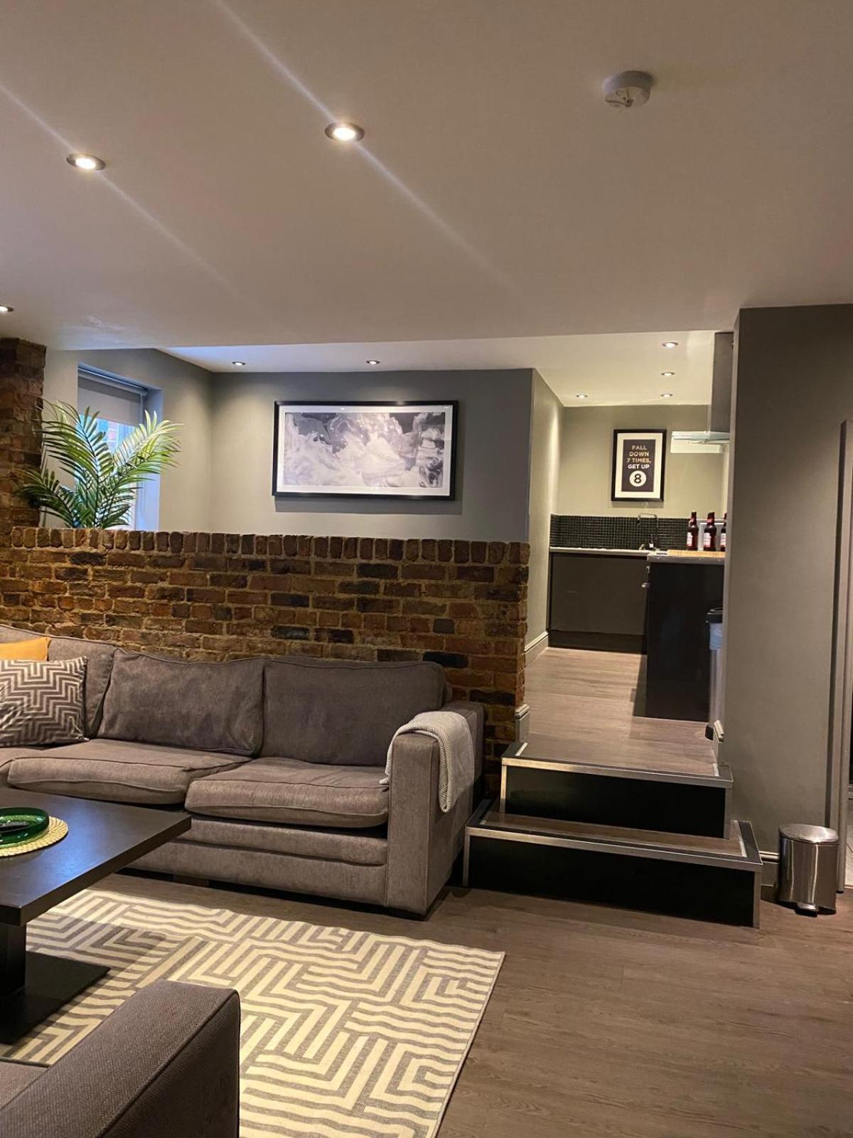 Epic Campbell Street Apartment
