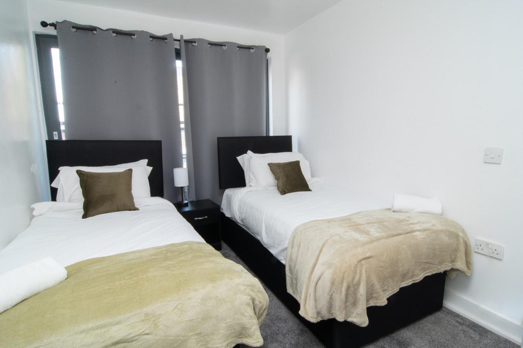 2 Bed 2 Bath Centre Sleep 7 *