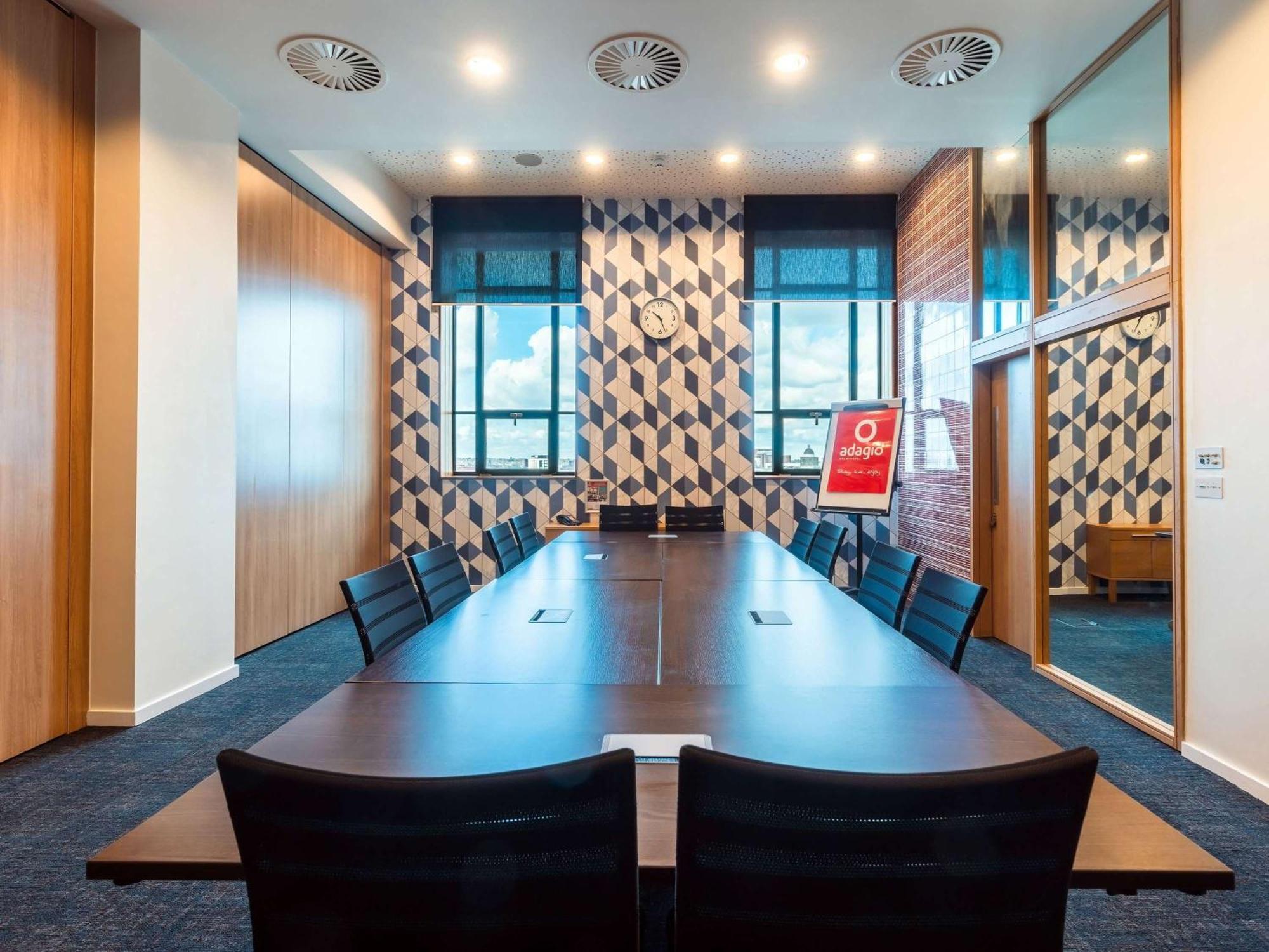 Adagio Centre Aparthotel 4*
