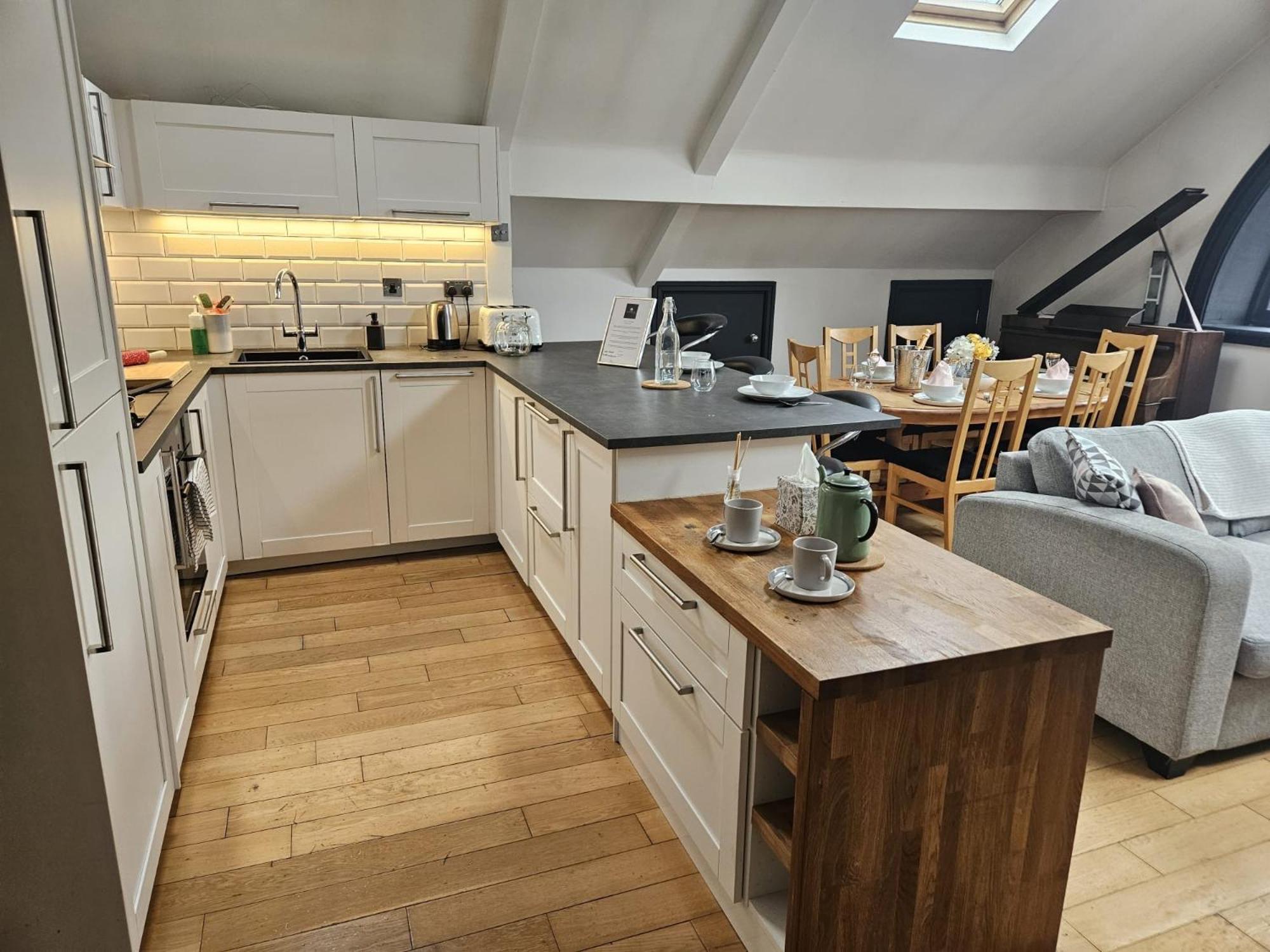 2 Bedroom Centre Penthouse Loft * Liverpool