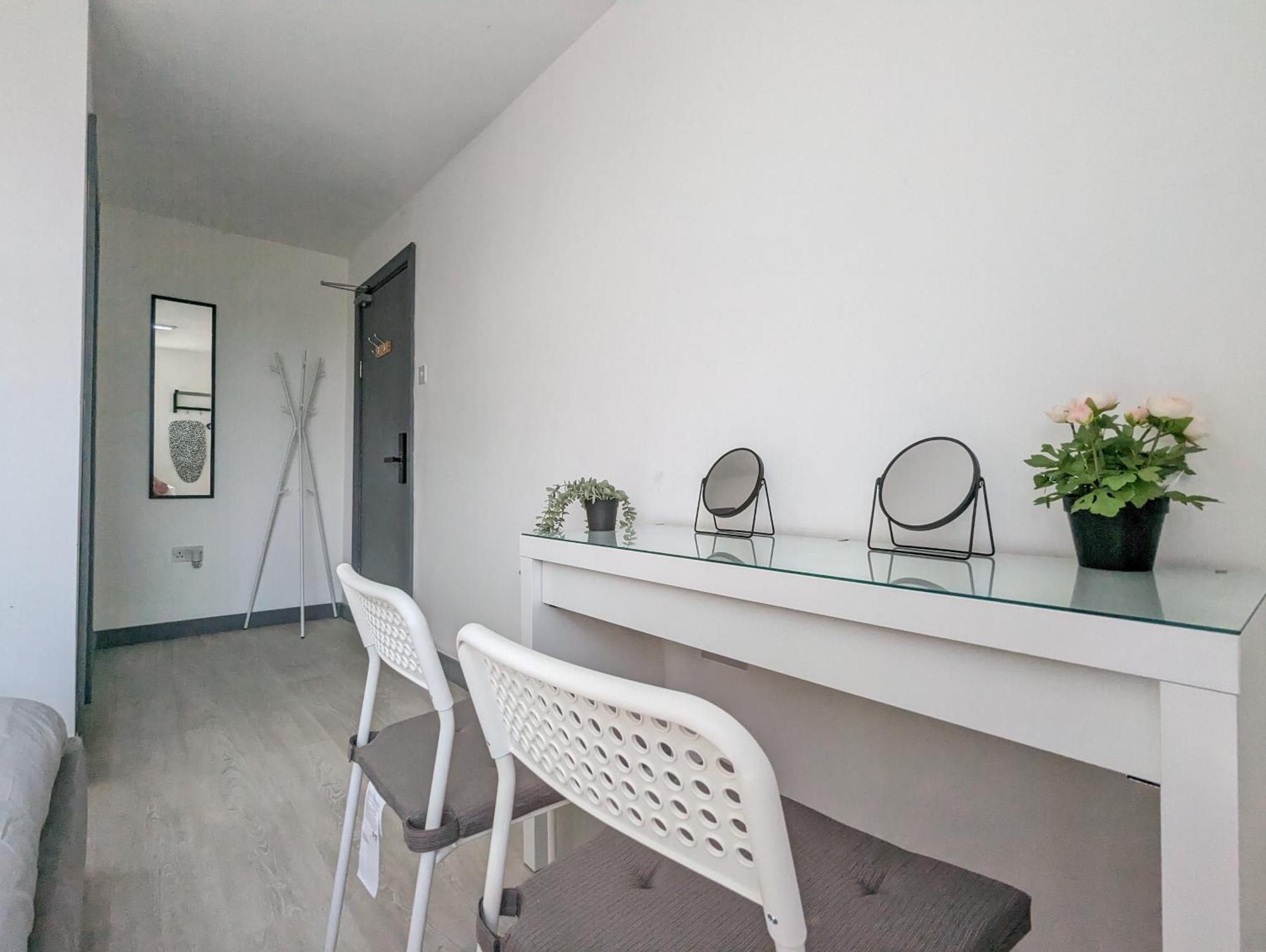 Near Centre Private Bath Free Parking Liverpool