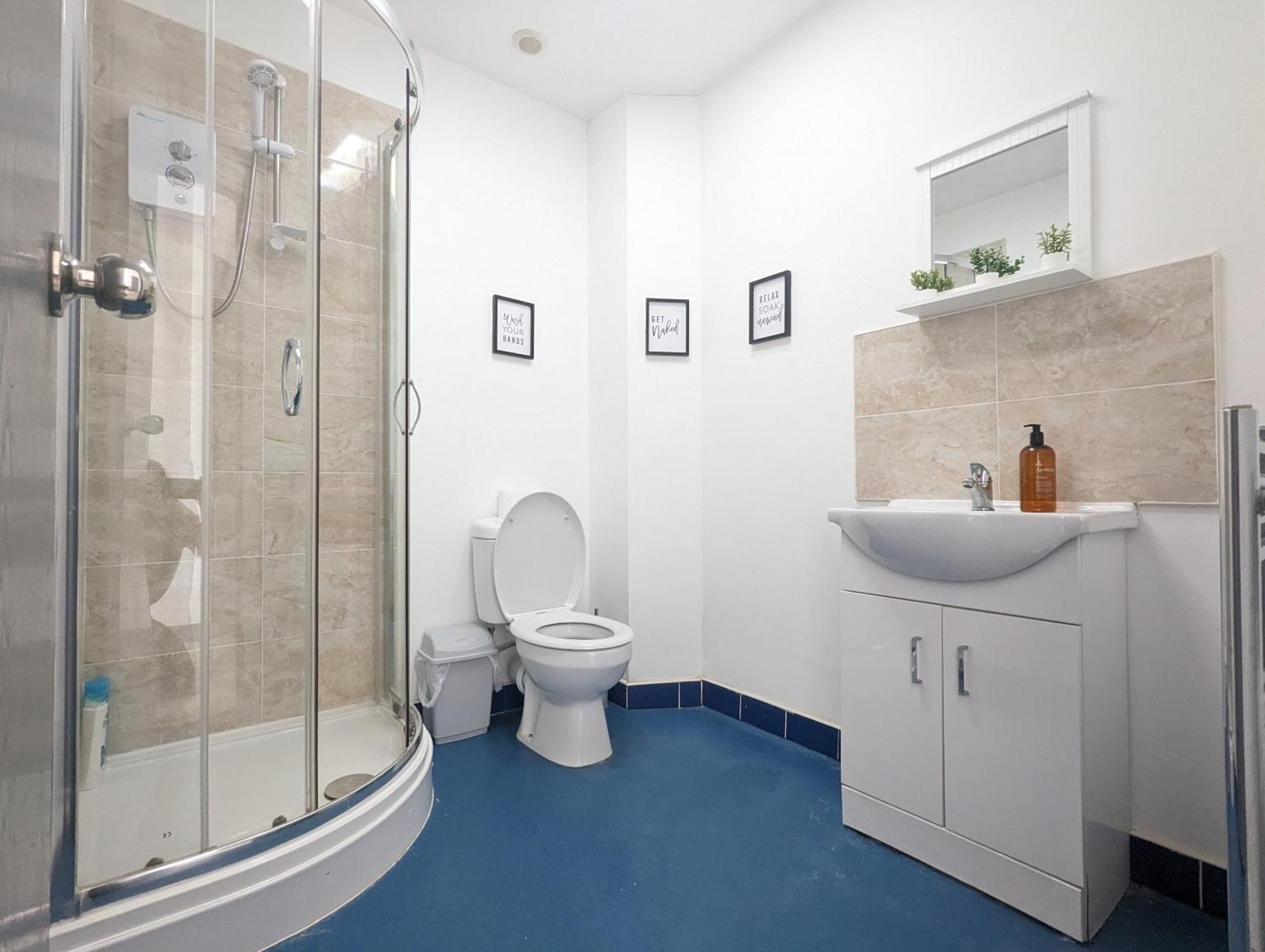 Near Centre Private Bath Free Parking * Liverpool