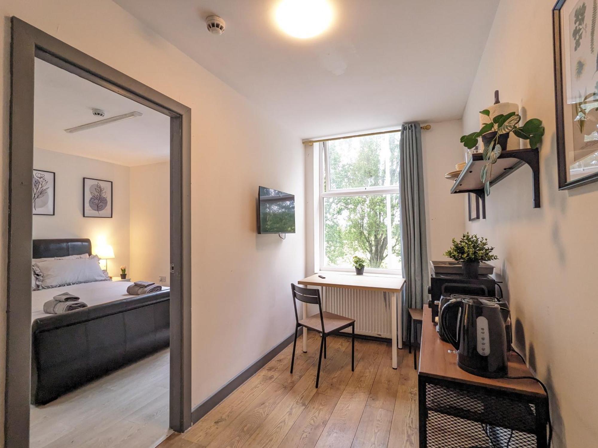 Near Centre Private Bath Free Parking *