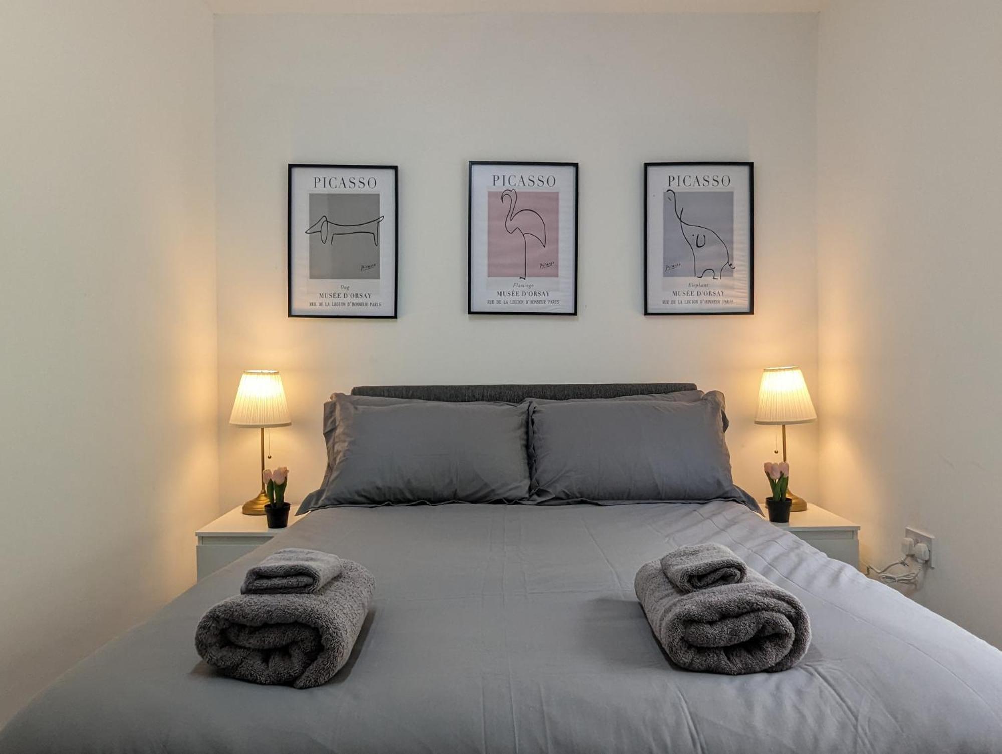 Near Centre Private Bath Free Parking Holiday home *