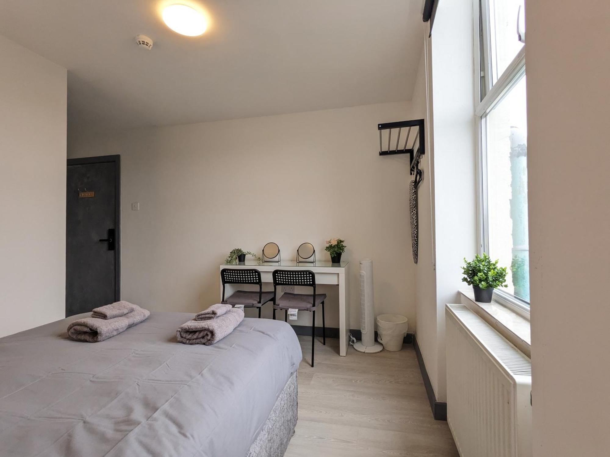 Near Centre Private Bath Free Parking Liverpool