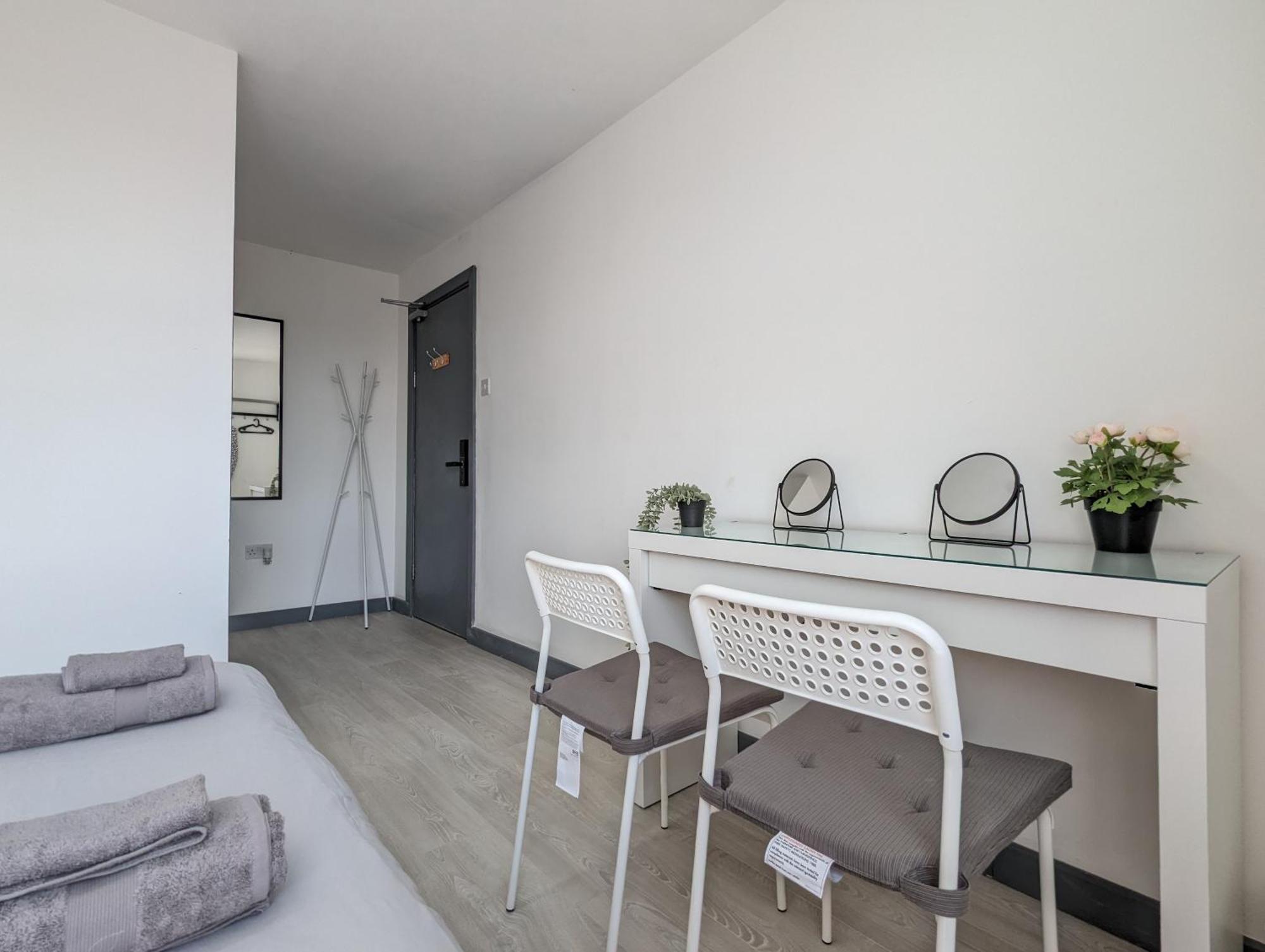 Near Centre Private Bath Free Parking Holiday home Liverpool